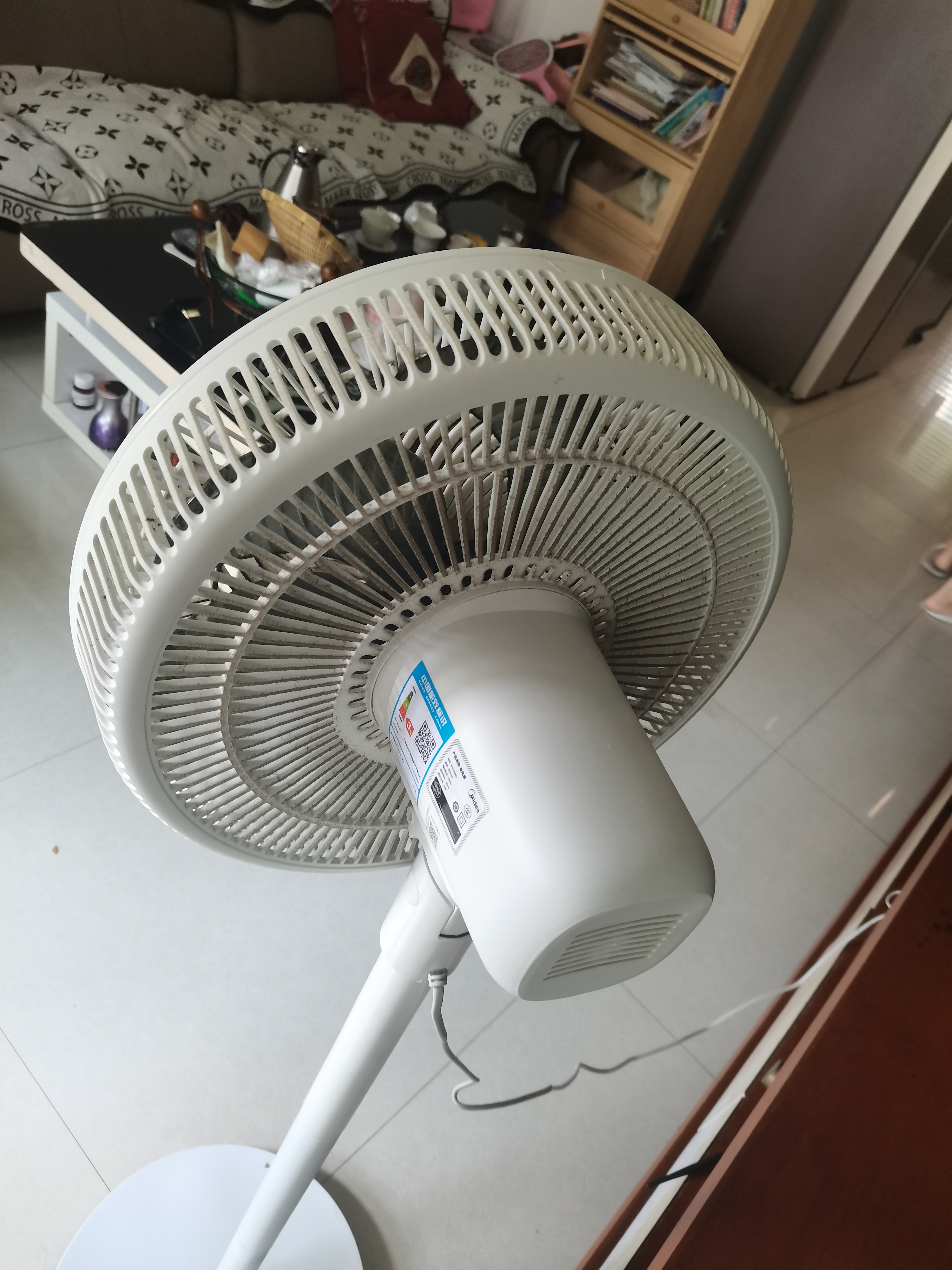 美的（Midea）【飓风节能】七叶柔风立式电风扇/家用轻音落地扇/台式小型风扇/大风力遥控定时摇头风扇 SAH35BSJ 实拍图