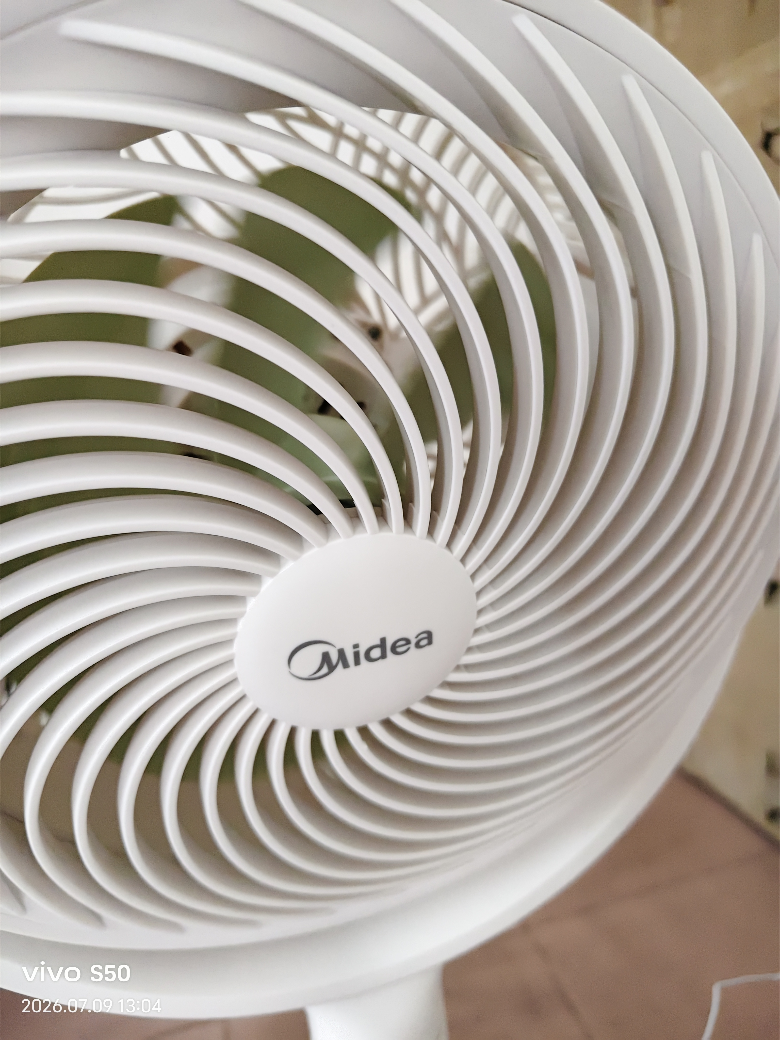 美的（Midea）【3D摇头】直流变频静音落地空气循环扇家用卧室净化换气扇语音遥控电风扇大风力一级能效GDJ24WYJ 实拍图