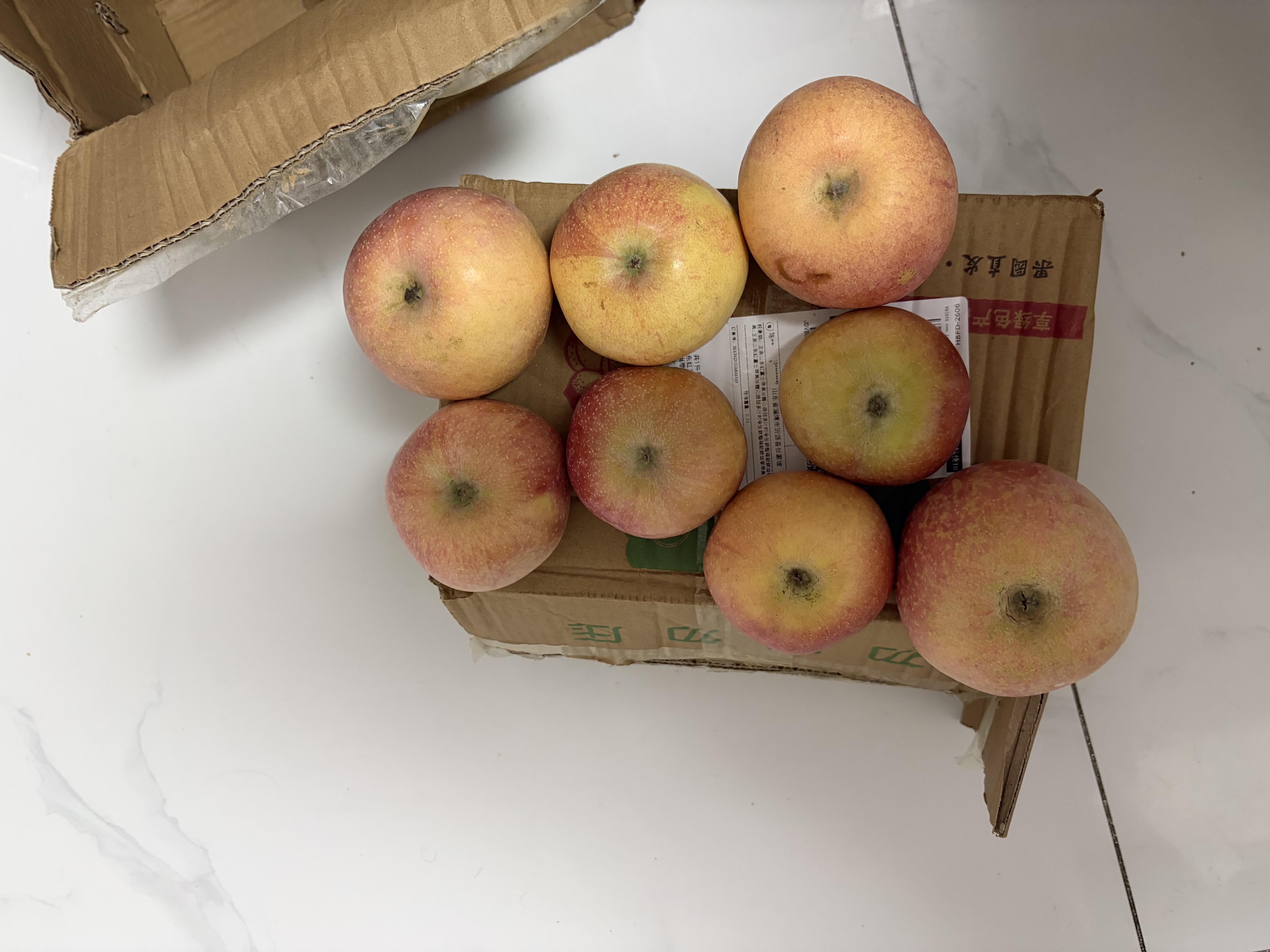 正宗红富士丑苹果脆爽多汁应季红富士苹果新鲜苹果多仓混发 整箱5斤净重4.5斤A+级大果【果径75-80】 实拍图