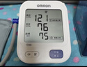 欧姆龙（OMRON） 血压计 血压仪家用上臂式智能加压电子智能血压测量仪 原装进口J710礼盒款（送礼优选标配电源） 实拍图