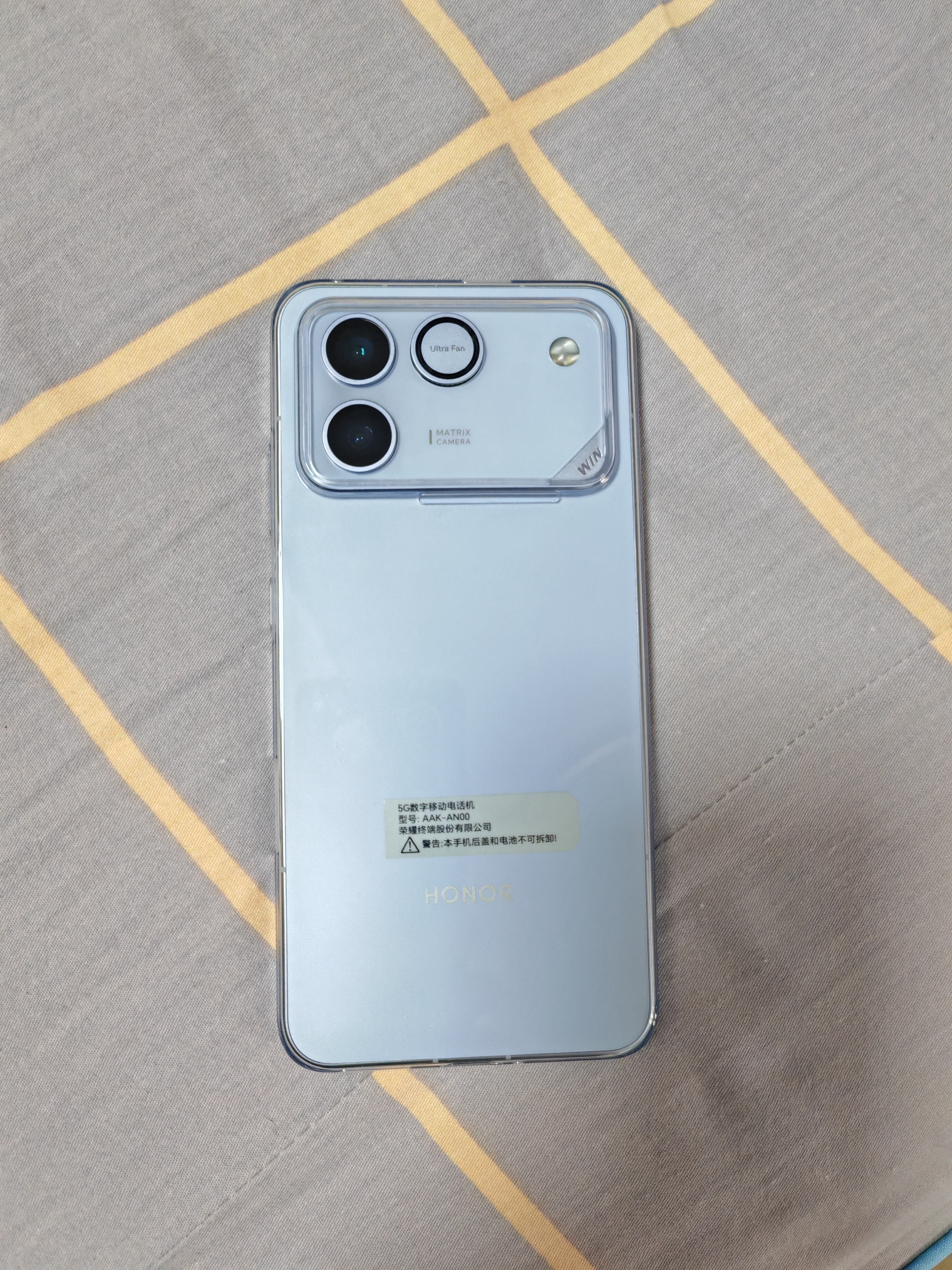 荣耀WIN RT 骁龙8至尊旗舰芯 10000mAh青海湖电池 5G AI 新款游戏手机 16+512蓝色 实拍图