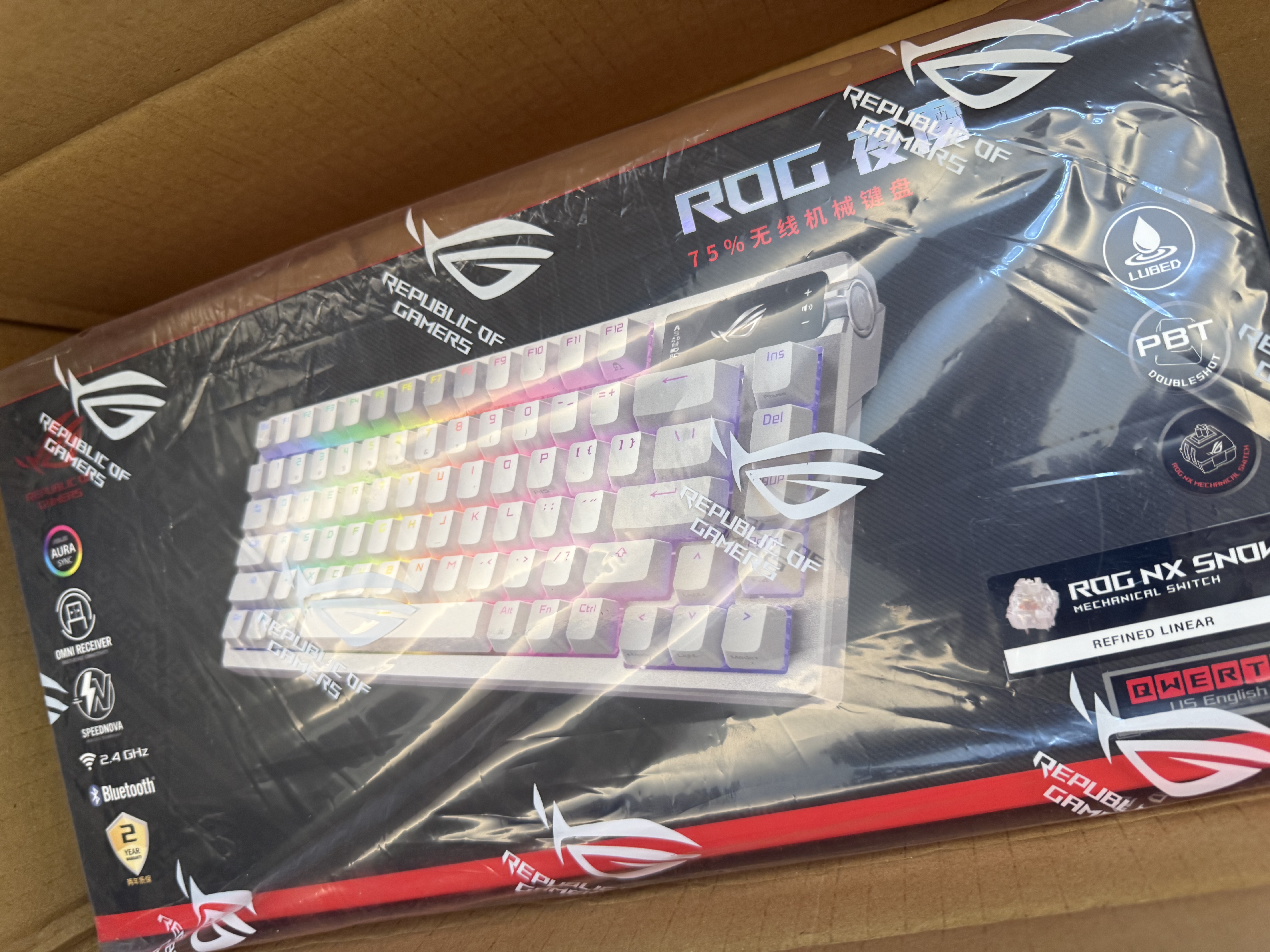 ROG夜魔 机械键盘 无线/蓝牙三模游戏键盘 RGB热插拔客制化Gasket结构OLED屏键盘 雪武白轴+月刃2 ACE【白色套装省139元】 实拍图