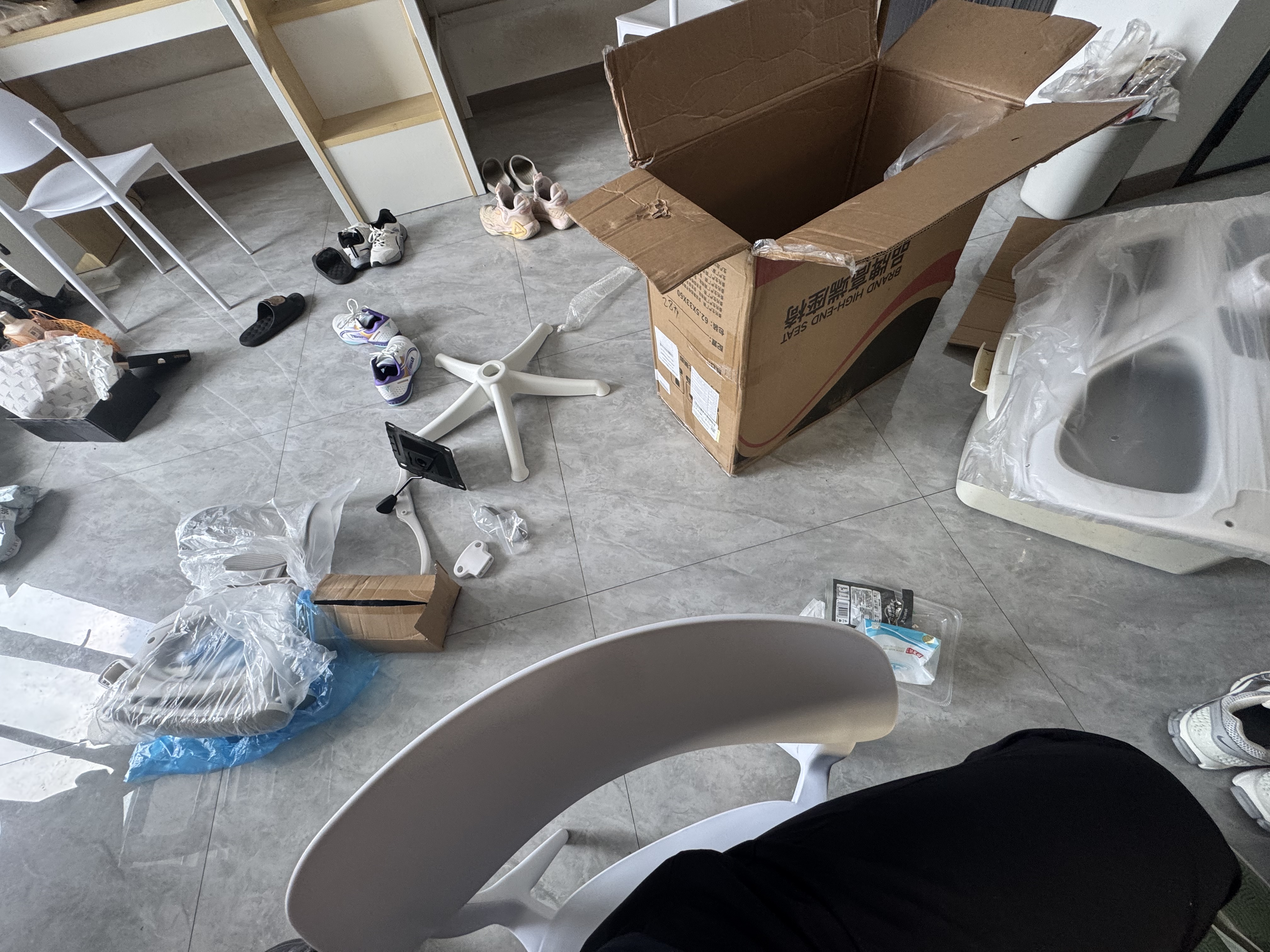 哈一人体工学椅办公座椅久坐舒适家用电竞椅电脑椅子人工力学座椅宿舍 【标配尼龙脚】无脚踏 云白 乳胶坐垫丨升降联动扶手 可升降联动扶手 实拍图