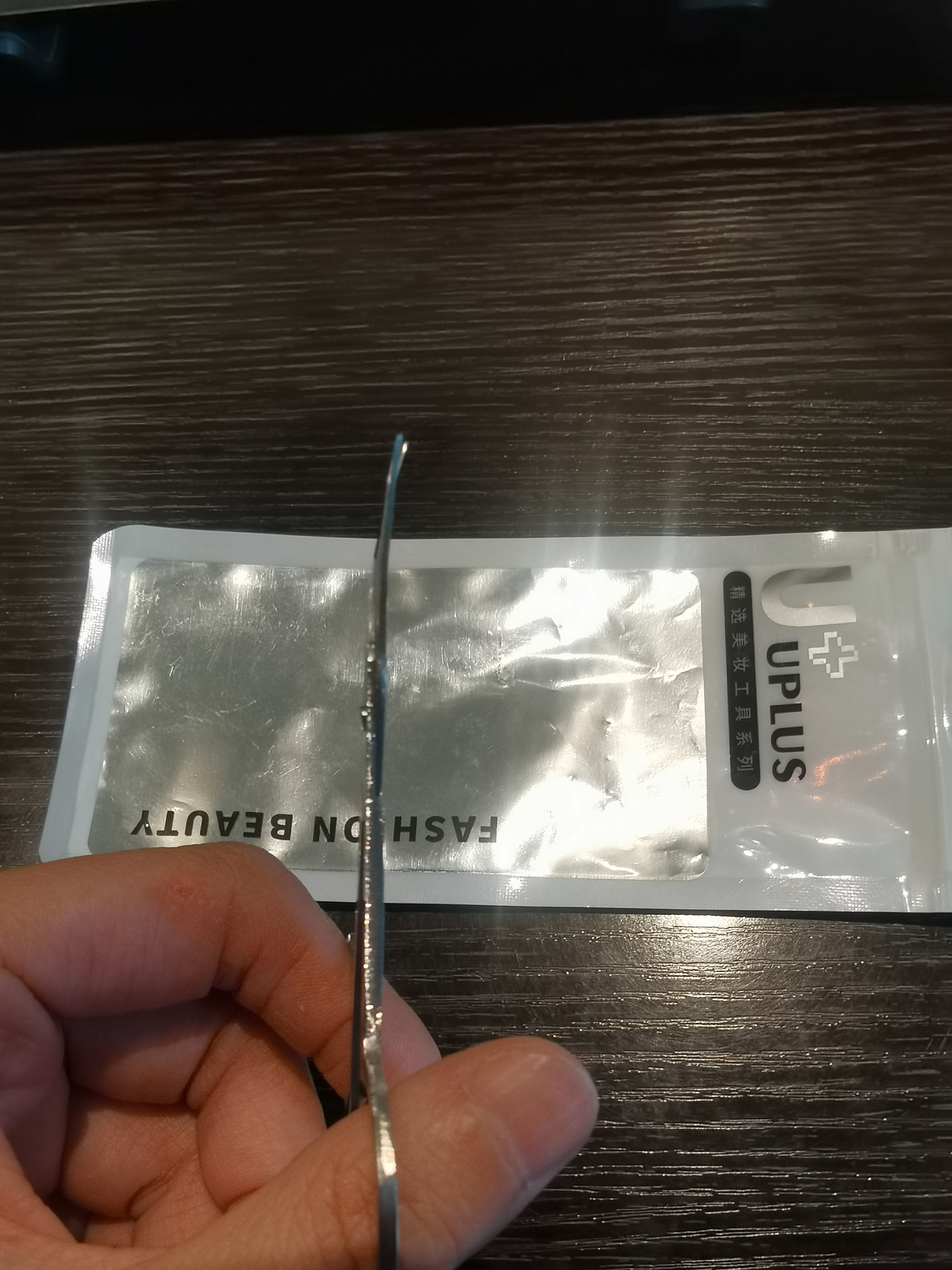 优家（UPLUS）不锈钢修眉神器小剪刀化妆剪弯头眉毛剪美容剪眉毛修剪器 实拍图