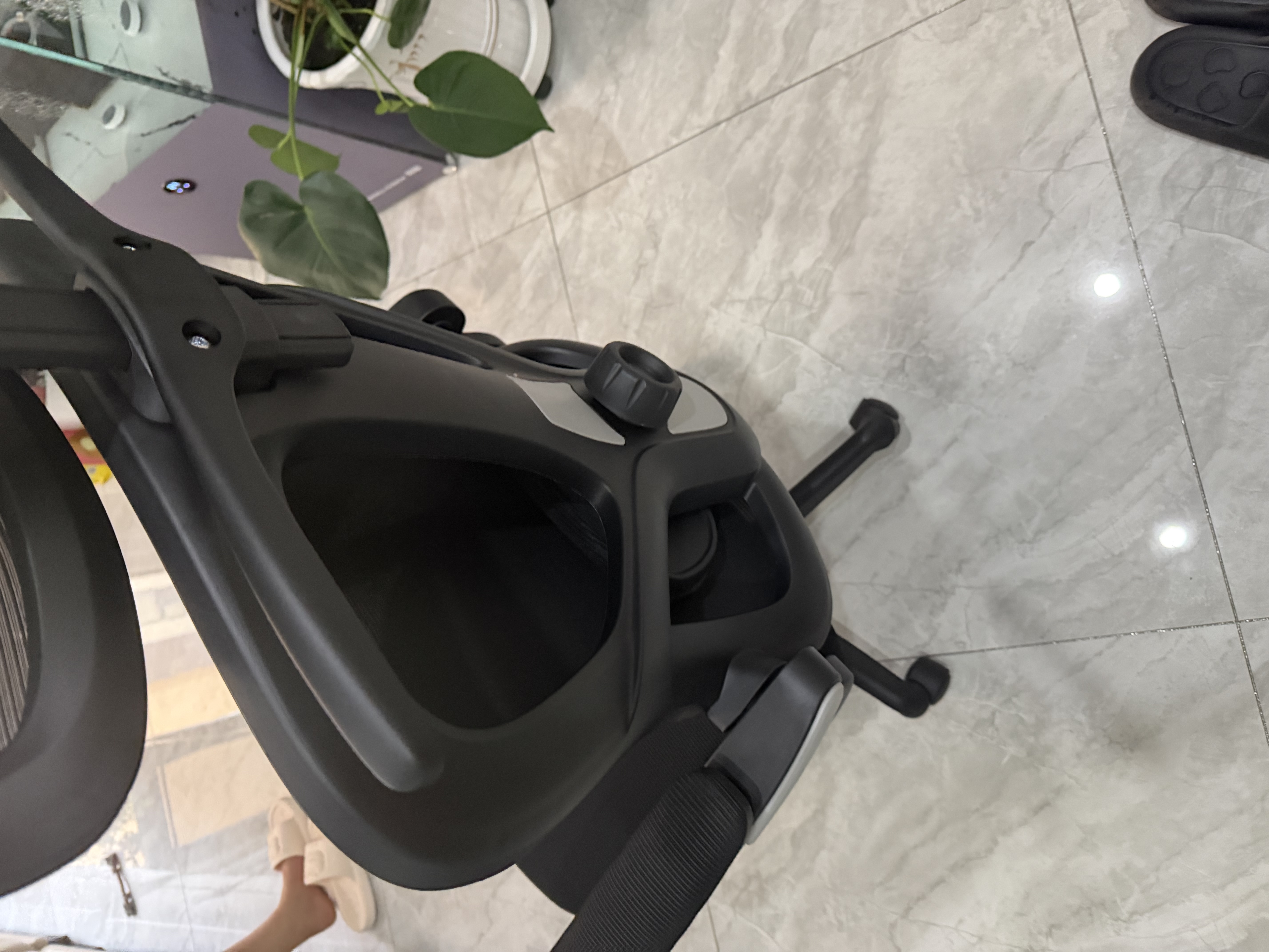 哈一人体工学椅办公座椅久坐舒适家用电竞椅电脑椅子人工力学座椅宿舍 【标配尼龙脚】无脚踏 耀黑 乳胶坐垫丨升降联动扶手 可升降联动扶手 实拍图