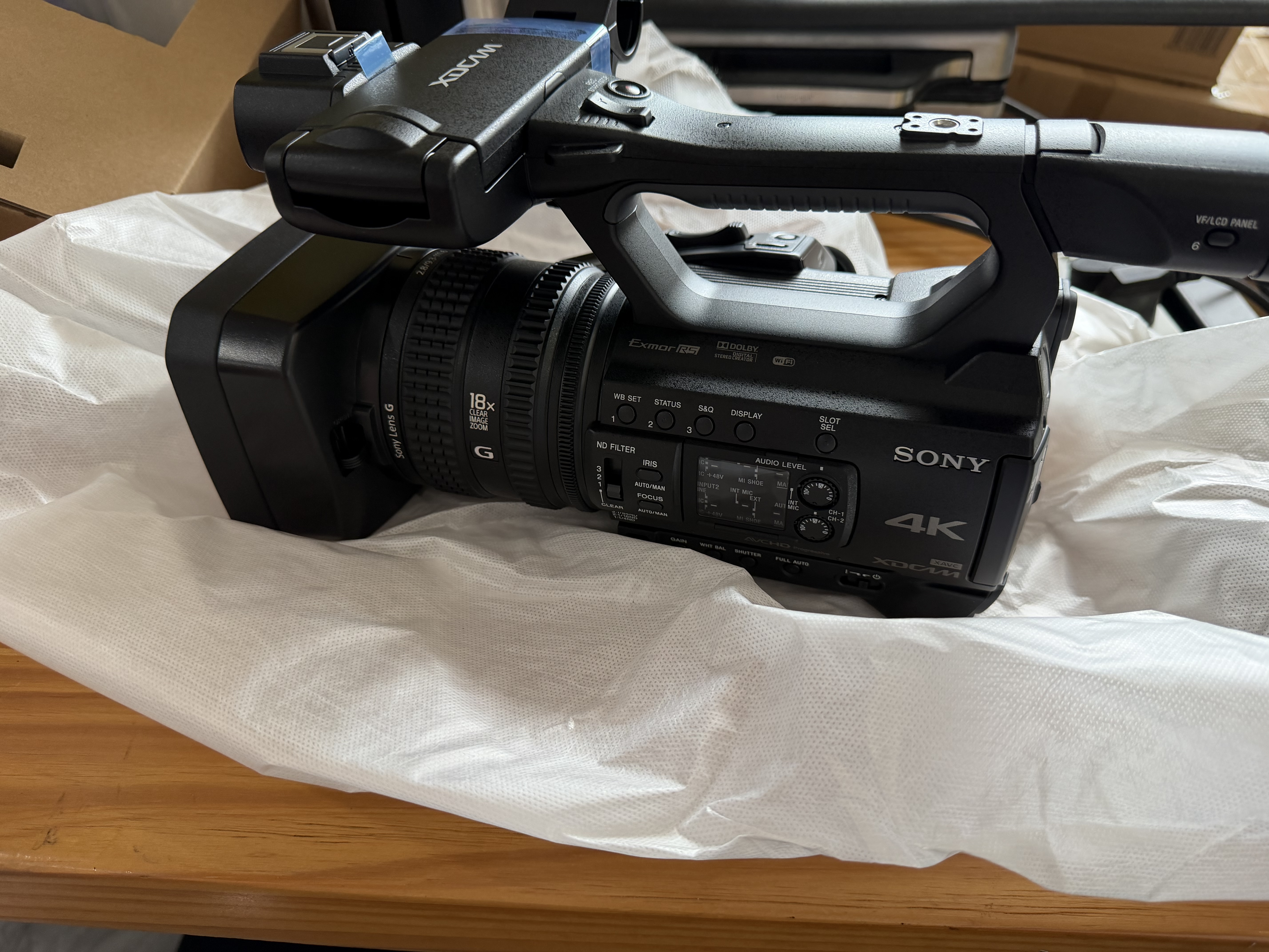 索尼（SONY）PXW-Z150 1英寸4K 手持广播级摄录一体机 2000万像素/WIFI NFC/红外夜视/高清120FPS/SDI+HDMI 实拍图