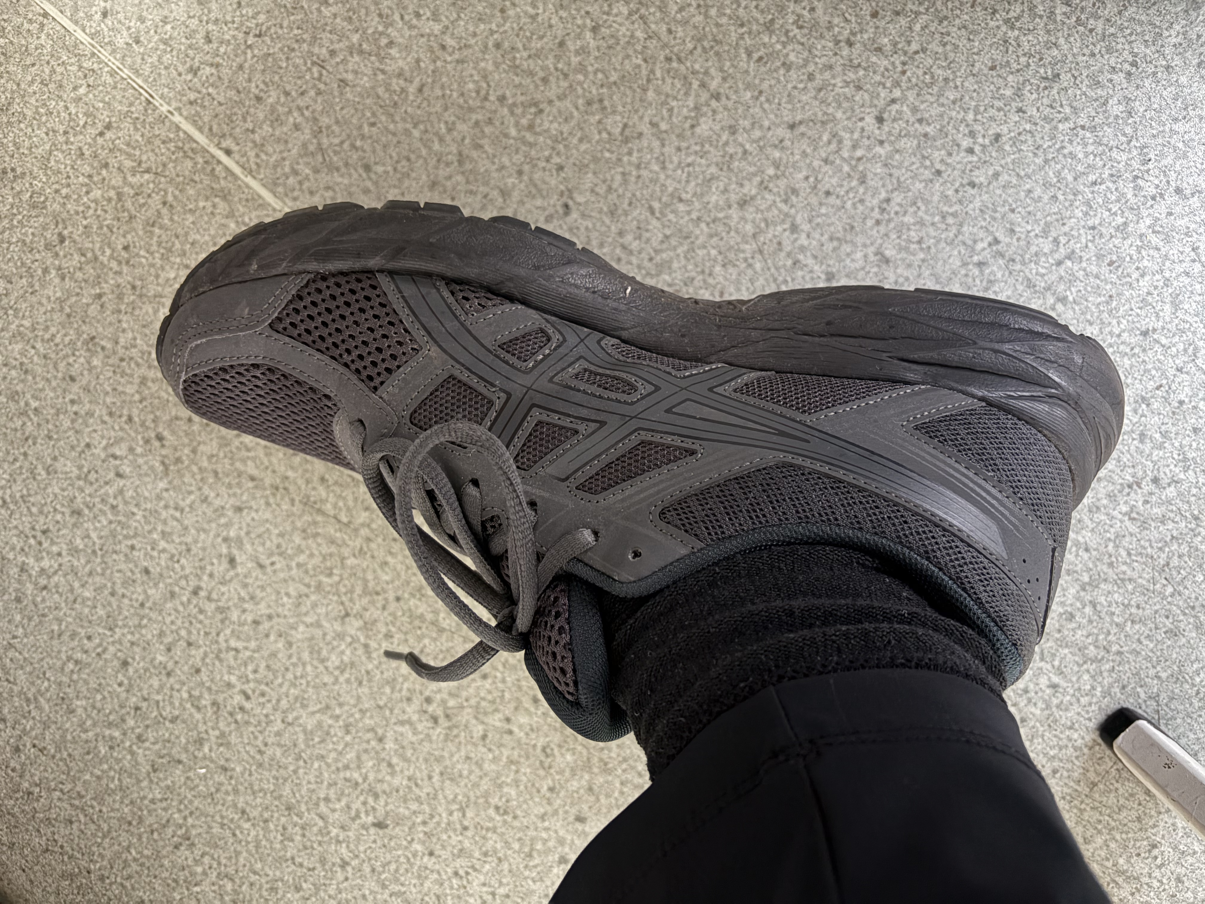 亚瑟士ASICS男鞋透气跑鞋运动鞋缓震舒适跑步鞋 GEL-CONTEND 4 黑色/黑色 42 实拍图