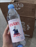 依云（evian）高端天然矿泉水 330ml*24硬瓶 法国原装进口饮用水 会议商务用水 实拍图