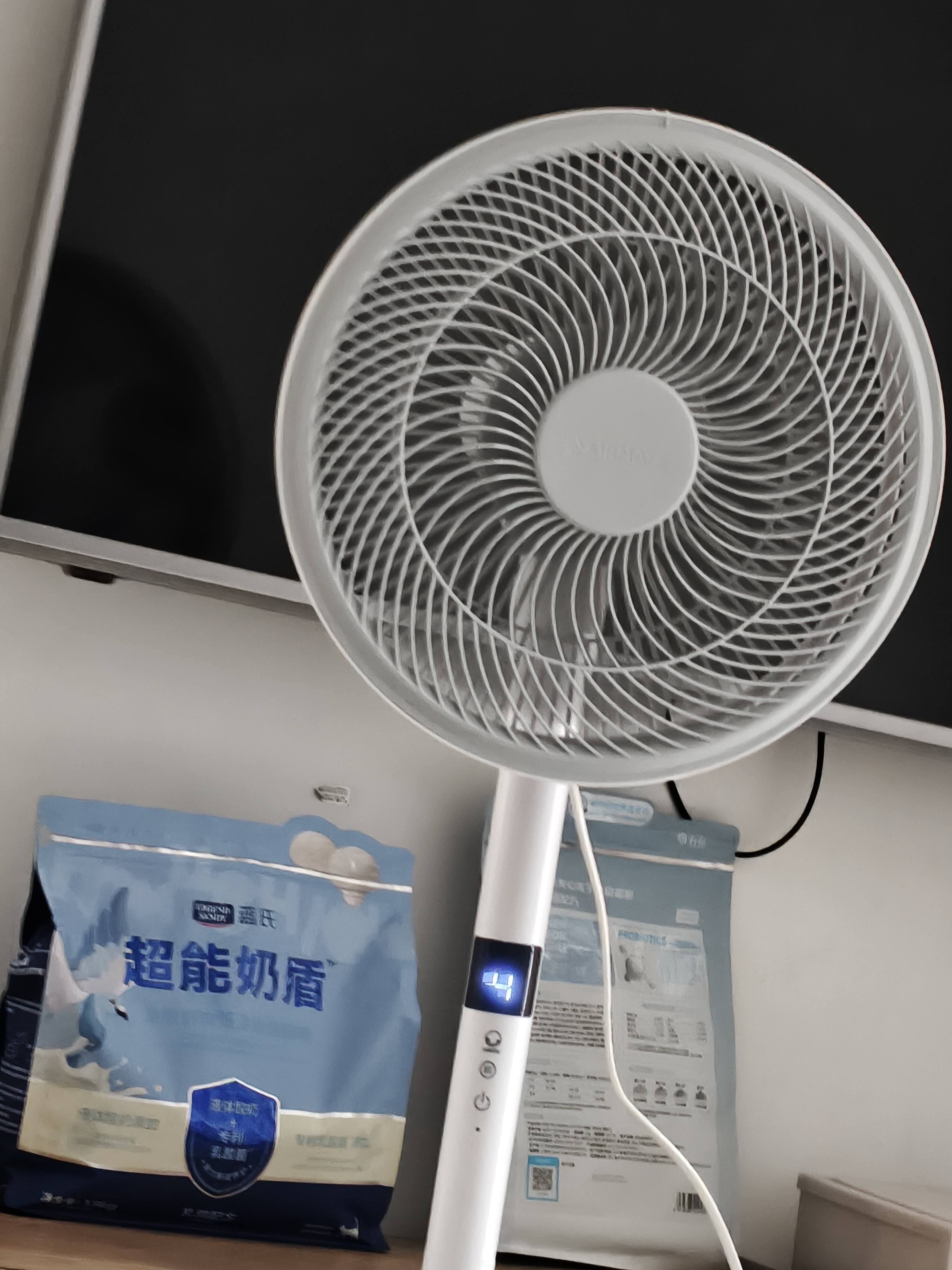 艾美特（AIRMATE）【智能遥控】七叶家用大风量落地扇电风扇台式空气循环小风扇6档暴风定时电扇高清屏显 FS30-R99 实拍图