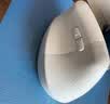 罗技（Logitech）Lift人体工学鼠标 垂直鼠标 小手鼠标 无线蓝牙鼠标 3台设备秒切换 带Logi Bolt接收器 白色 实拍图