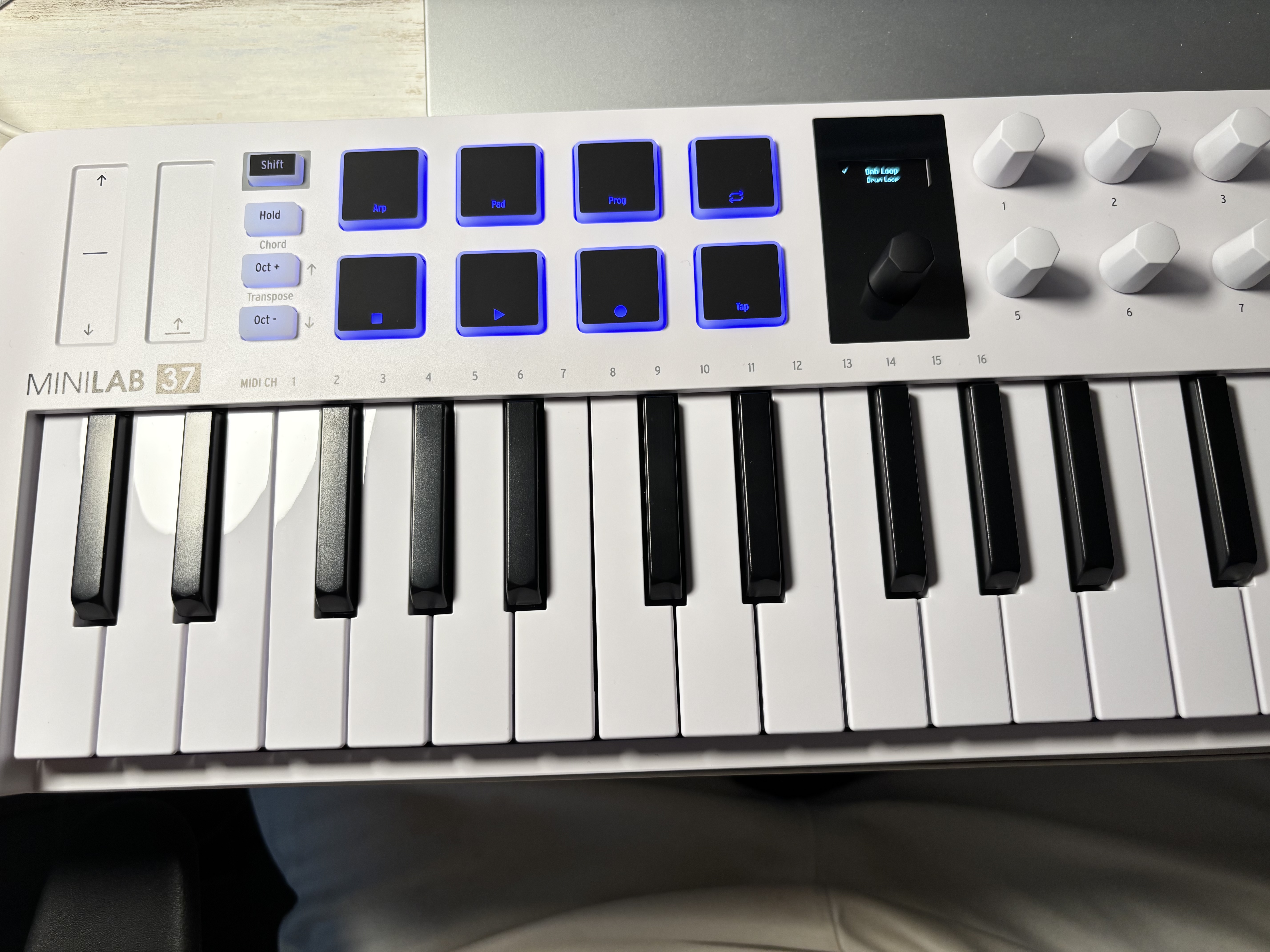 ARTURIA MINILAB3 MK3 便携MIDI键盘25键迷笛控制器打击垫音乐作编曲制作 升级新款 Minilab 37 白色+赠送踏板｜正版1对1服务 品牌直销 | 正版音源 | 技术支持 | 实拍图