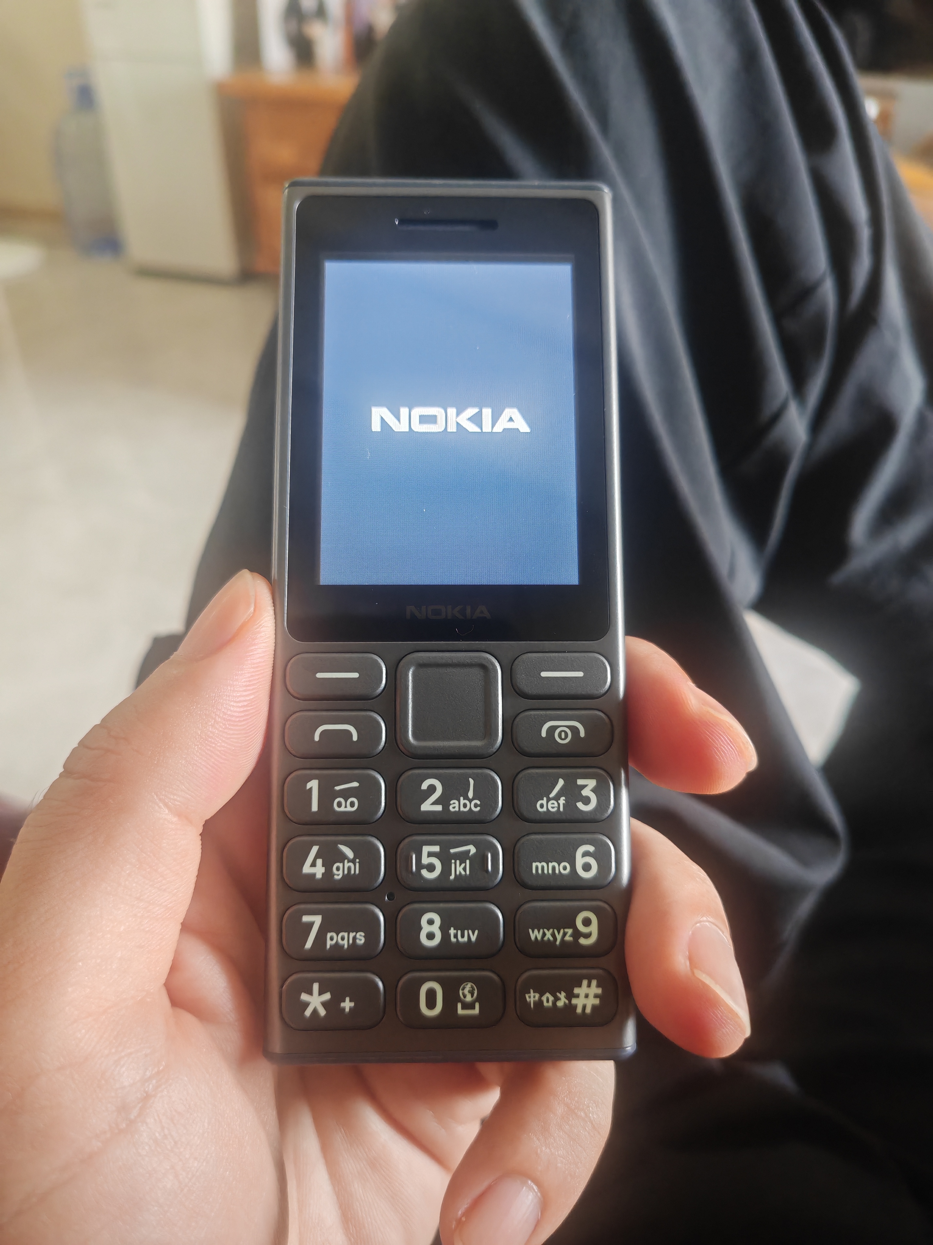 诺基亚（NOKIA）125 4G AI版全网通移动联通电信广电 2.4英寸 老人老年按键直板学生儿童备用手机 双卡双待 钛灰色 实拍图