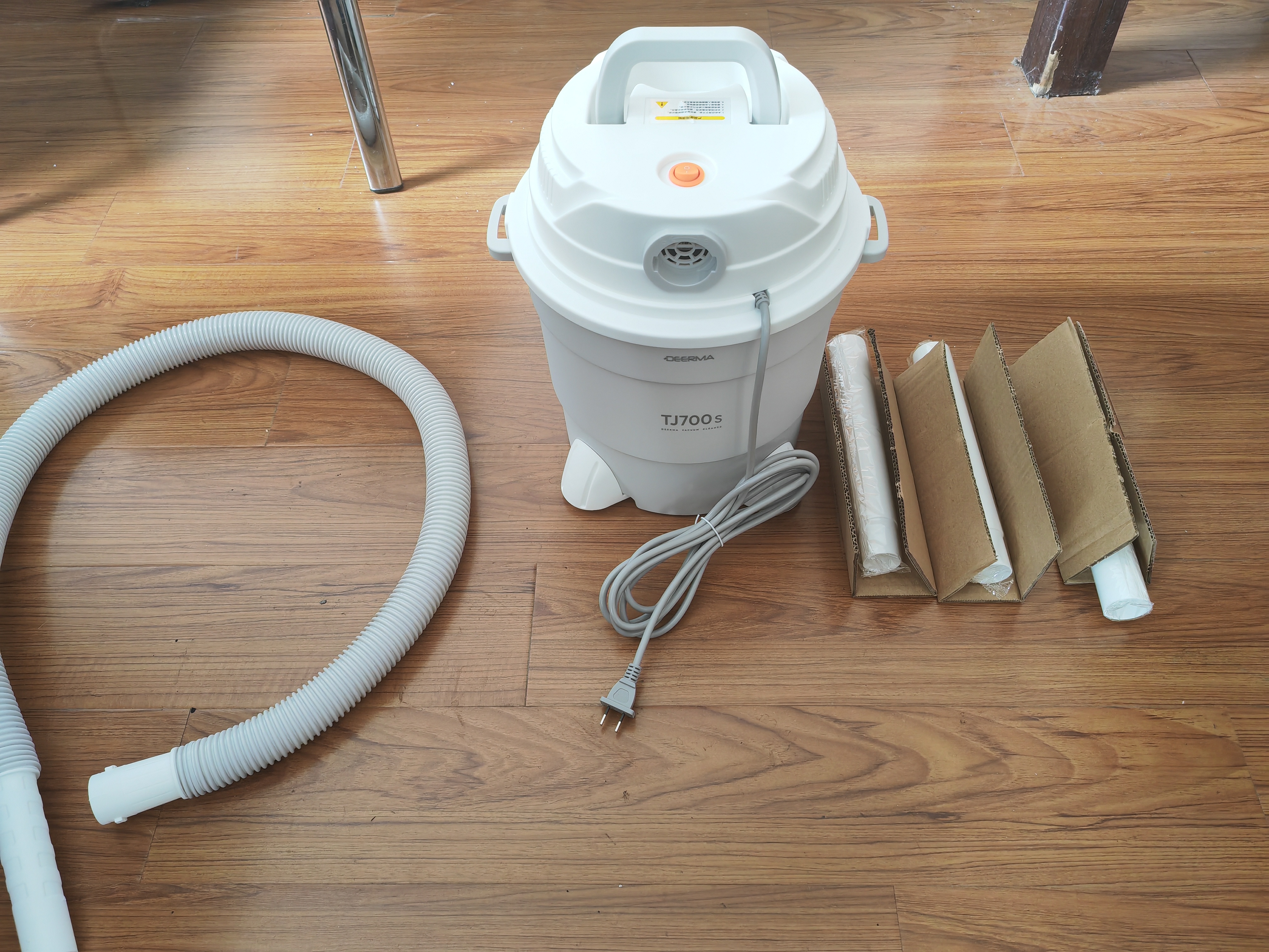 德尔玛（Deerma）【重磅新品】TJ700S 干吹两用吸尘器 家用商用 吸尘器桶式大吸力 整机降噪设计ZN-530 实拍图