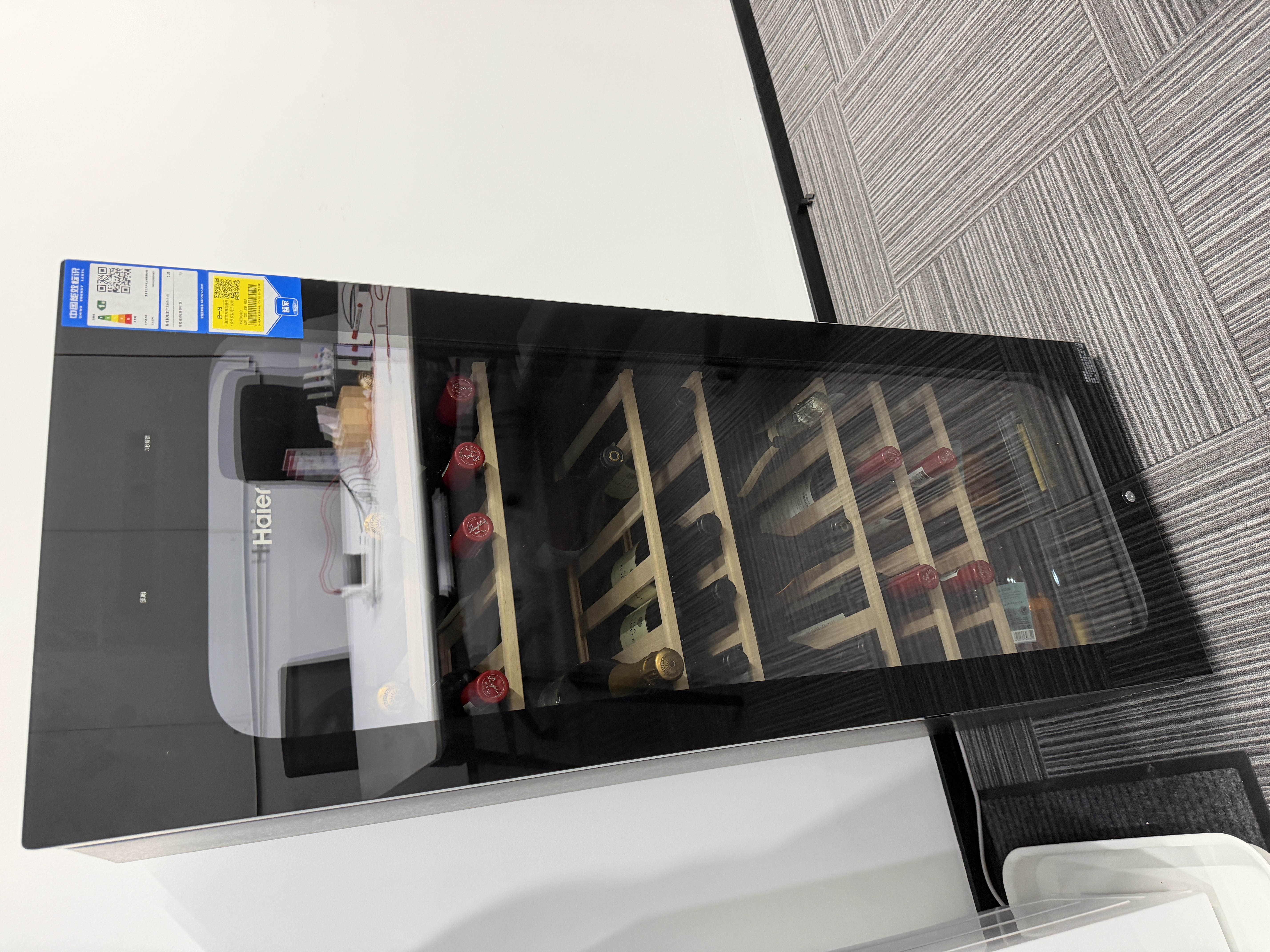 海尔（Haier）150升52瓶装红酒柜冷藏柜家用办公室酒饮冰箱小冰箱入门格调保鲜柜风冷一级均温保湿WS052WGHUD1 实拍图