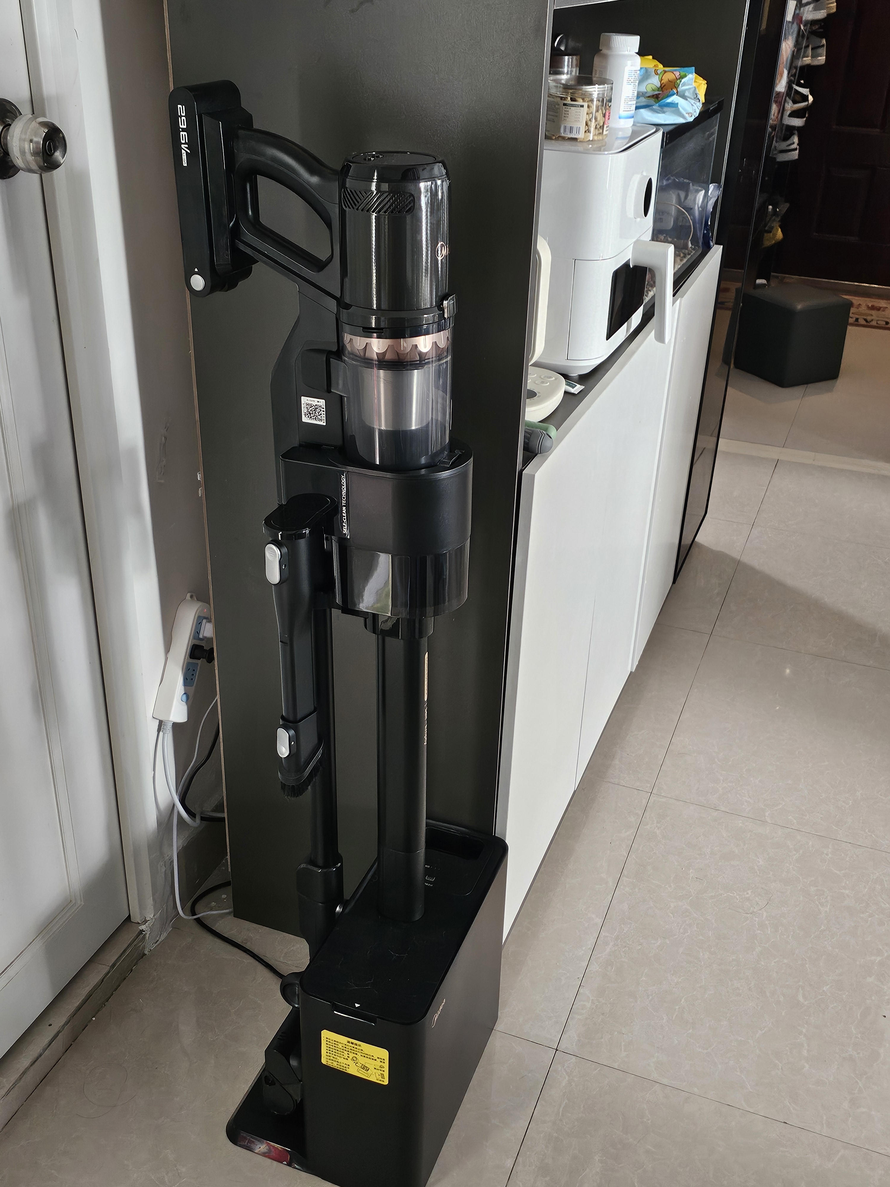 美的（Midea）吸尘器F30station黑曜版【 100天免维护  毛发切割】自动集尘空间站无线长续航手持吸猫毛狗毛宠物 实拍图