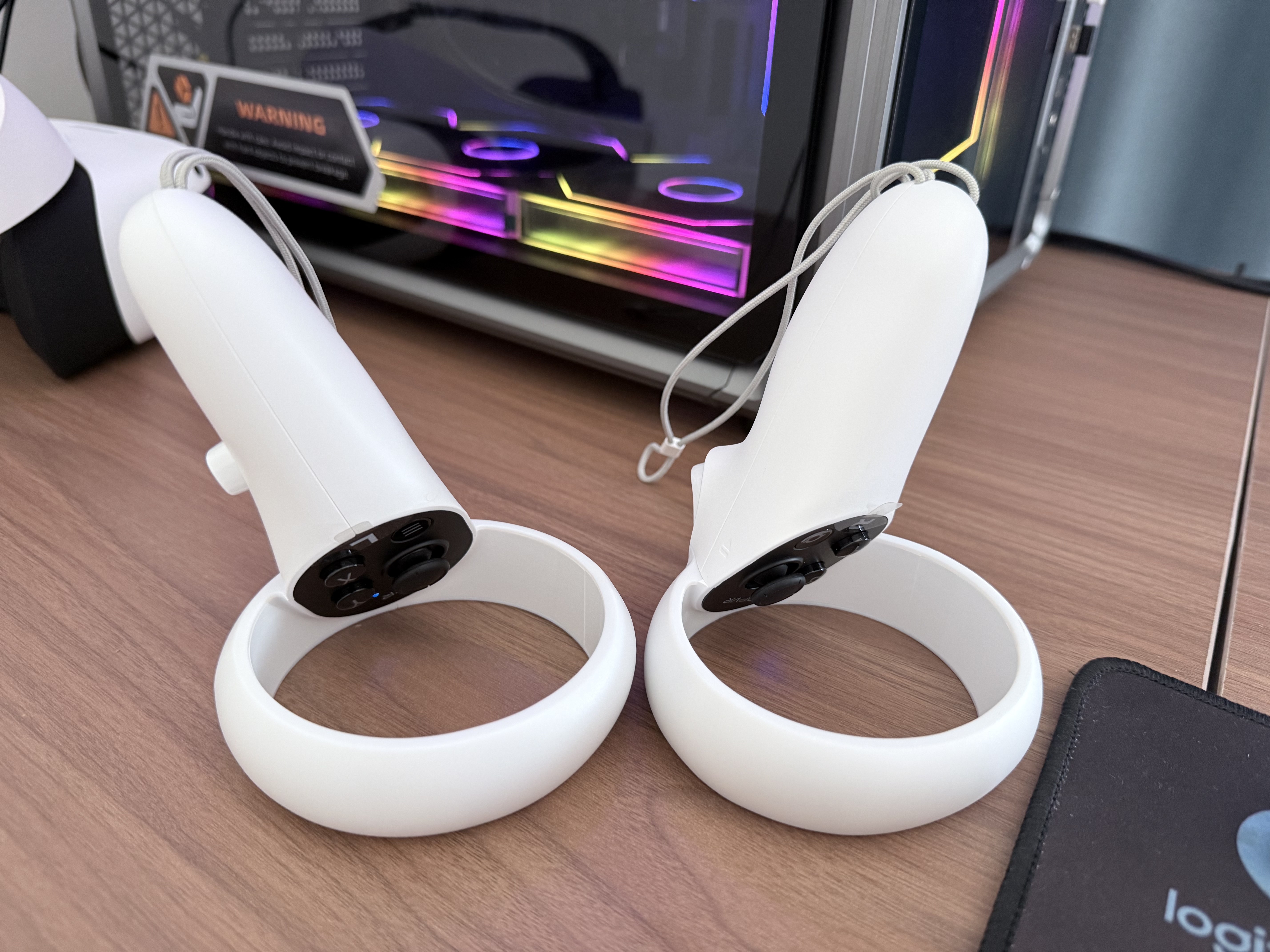大朋E4  PCVR头显 智能眼镜 万款Steam游戏 平替Vision pro 日韩欧美大片 高清观影 非AR 一体机 大朋 E4【标准版】京仓直发 实拍图