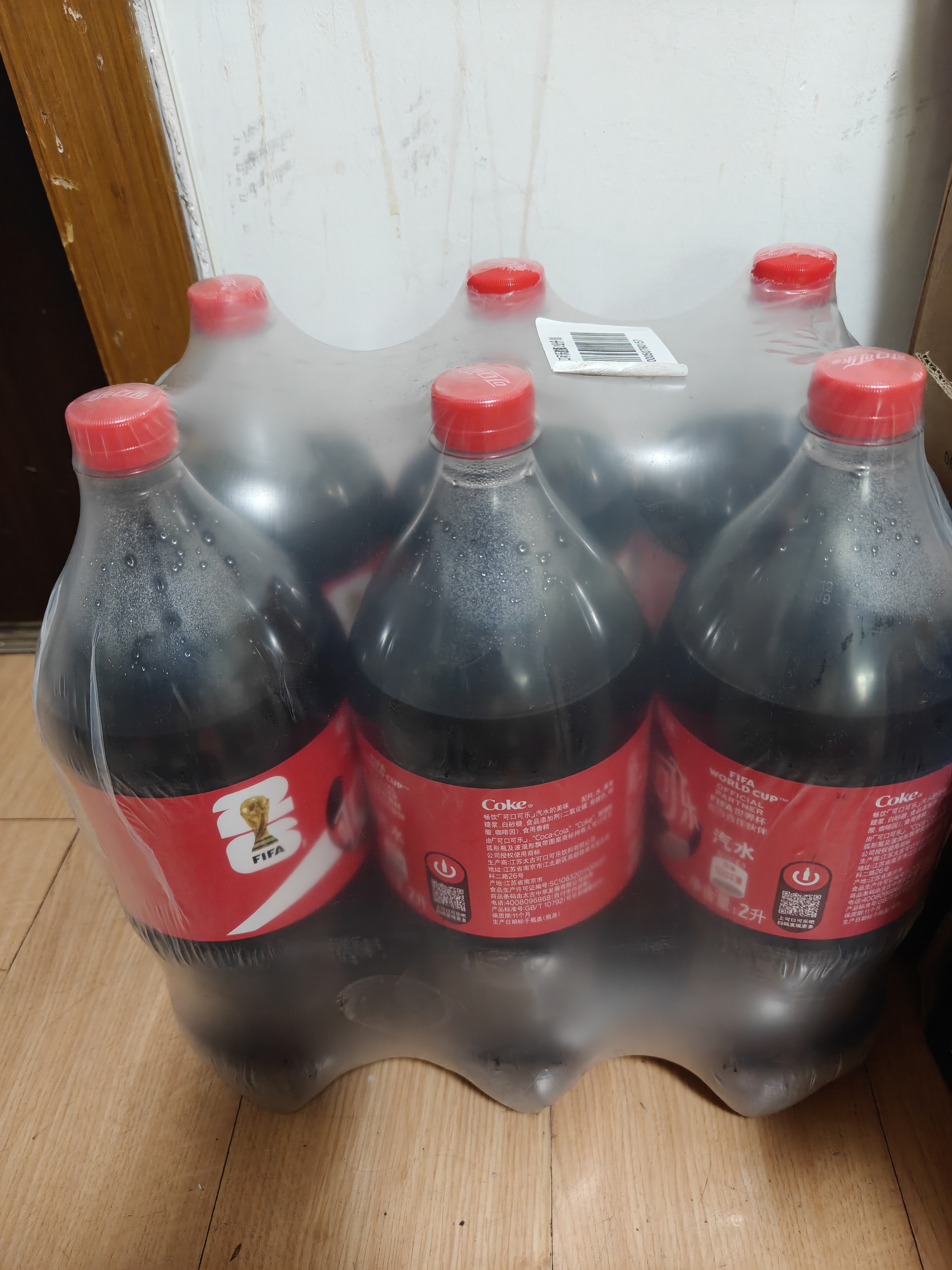 可口可乐（Coca-Cola）经典味道 汽水饮料 碳酸饮料 2L*6瓶  随机包装 实拍图