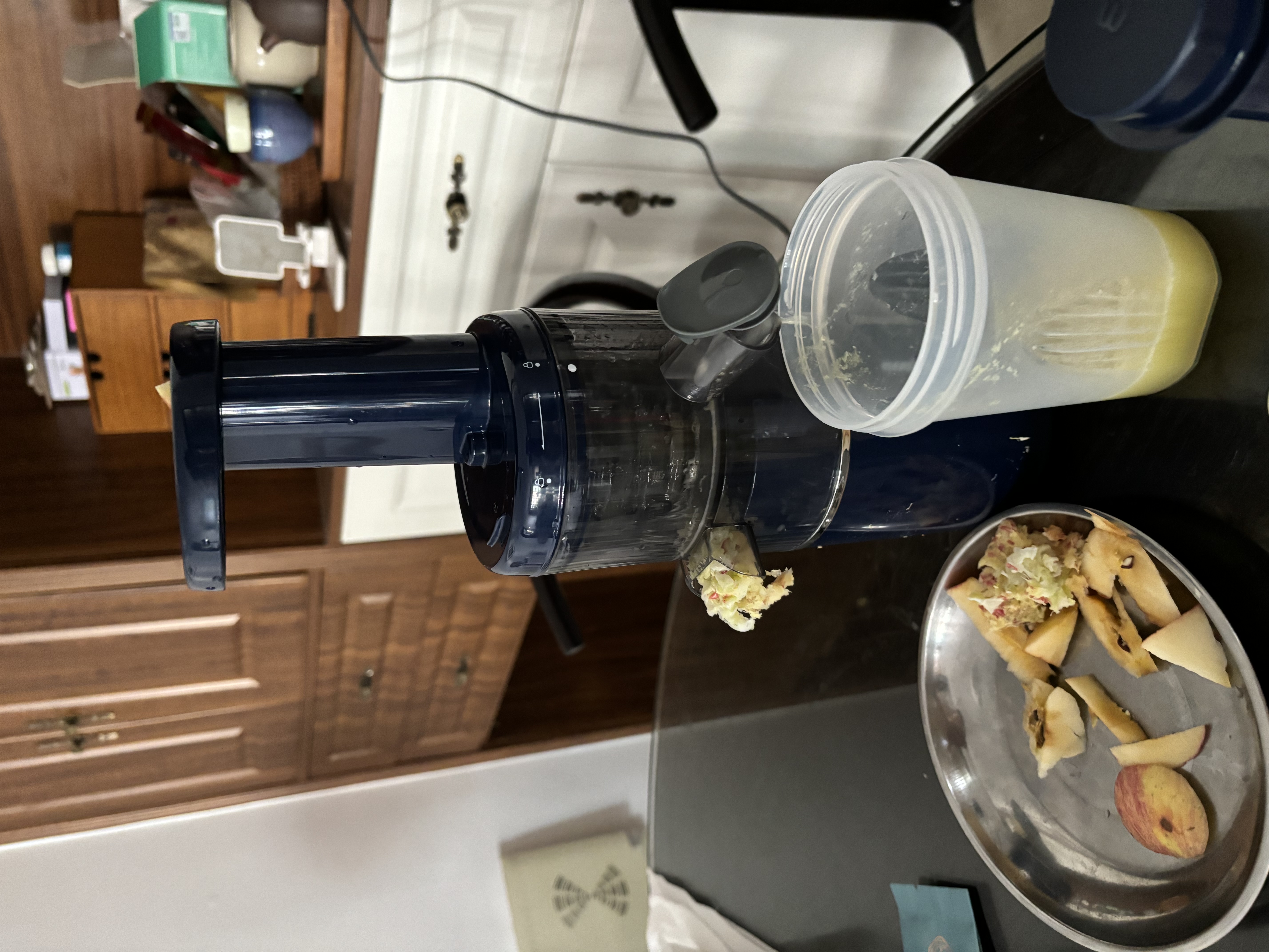 摩飞电器（Morphyrichards）榨汁机家用渣汁分离原汁机便携式炸果汁机迷你小型压榨水果蔬菜全自动榨汁杯送礼物推荐MR9901 【高出汁率/免滤直饮】轻奢蓝 实拍图