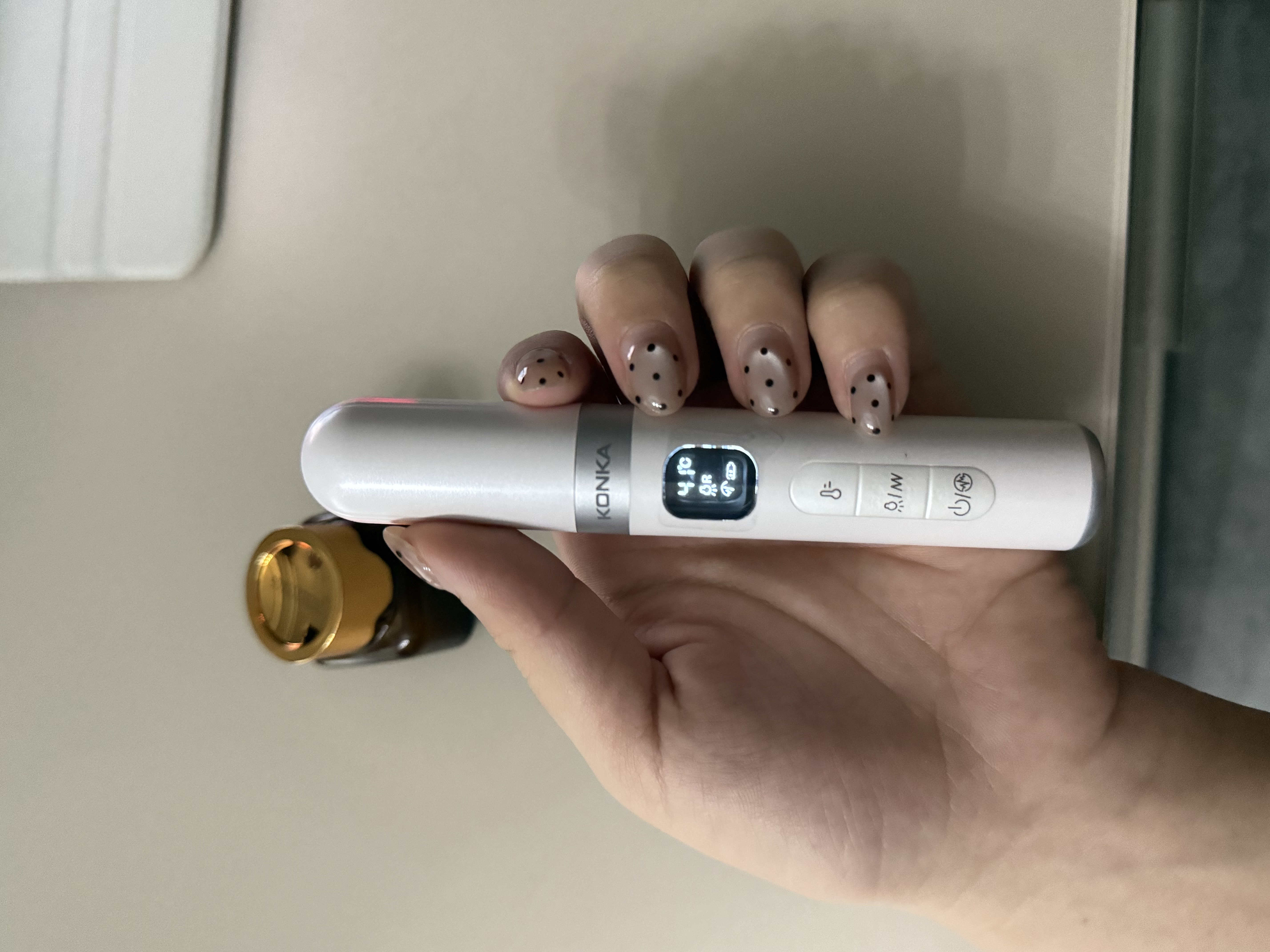 康佳（KONKA）美眼仪眼部按摩仪器美容仪器按摩热敷抚纹焕亮眼周导入仪脸部护理神器生日礼物女生实用毕业送老师 实拍图