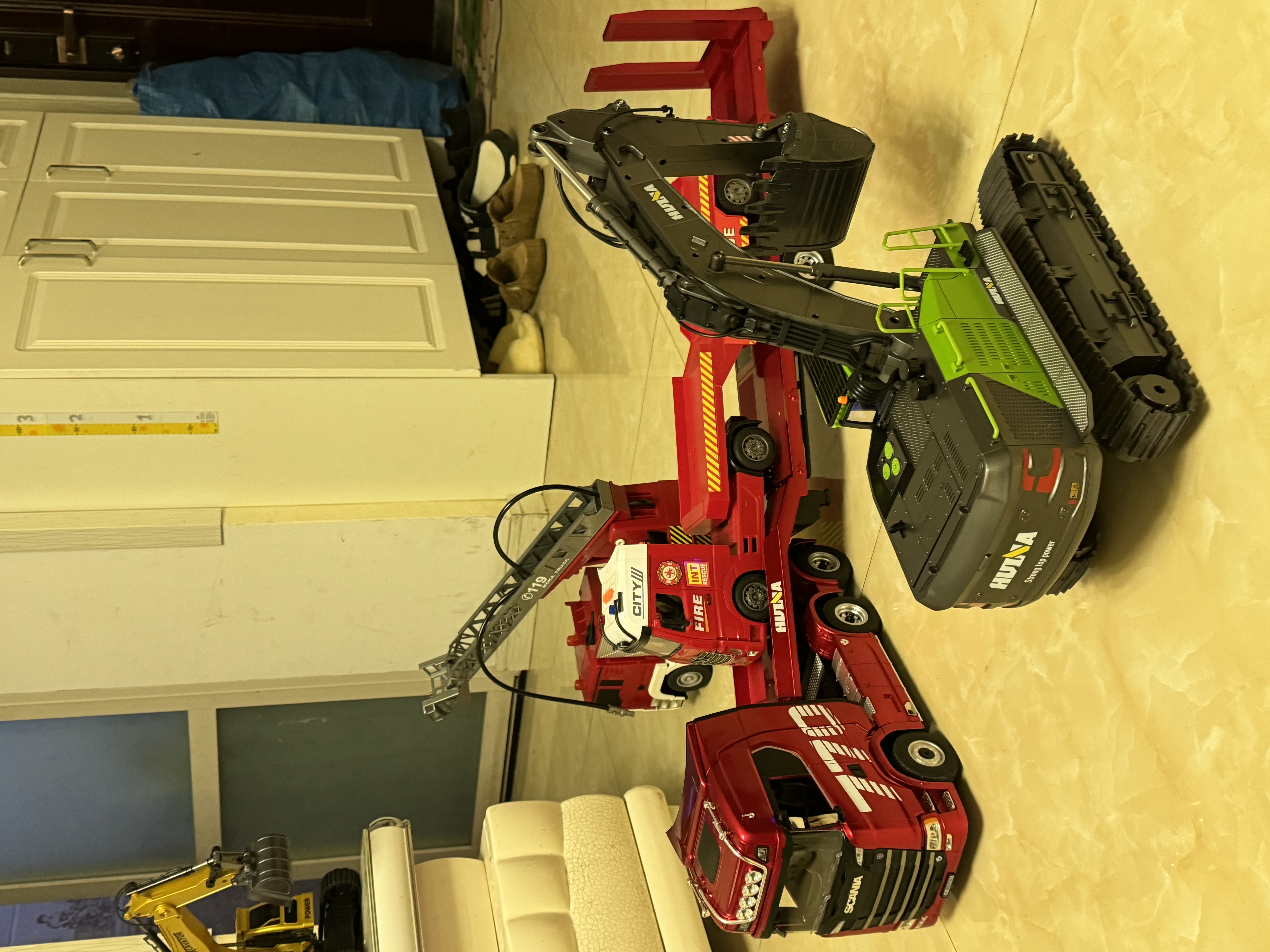 汇纳玩具大号遥控工程车合金自卸车挖掘机玩具模型大比例四驱男孩儿童礼物 升级款【22通道合金版】丝杆动力 实拍图