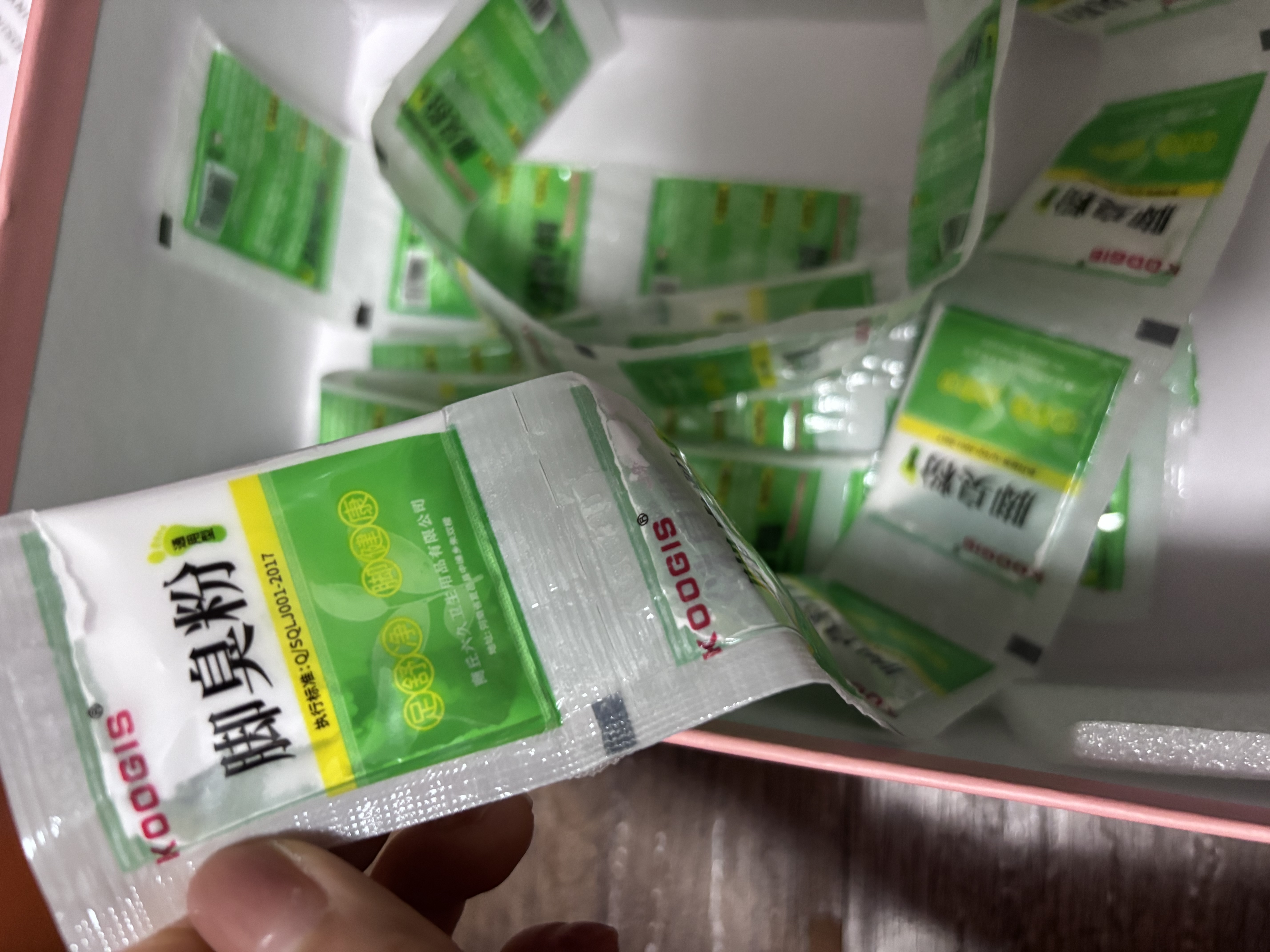 KOOGIS脚臭粉撒鞋粉可泡脚足i光散粉防脚臭汗脚异味克星汗脚臭鞋粉30包 实拍图