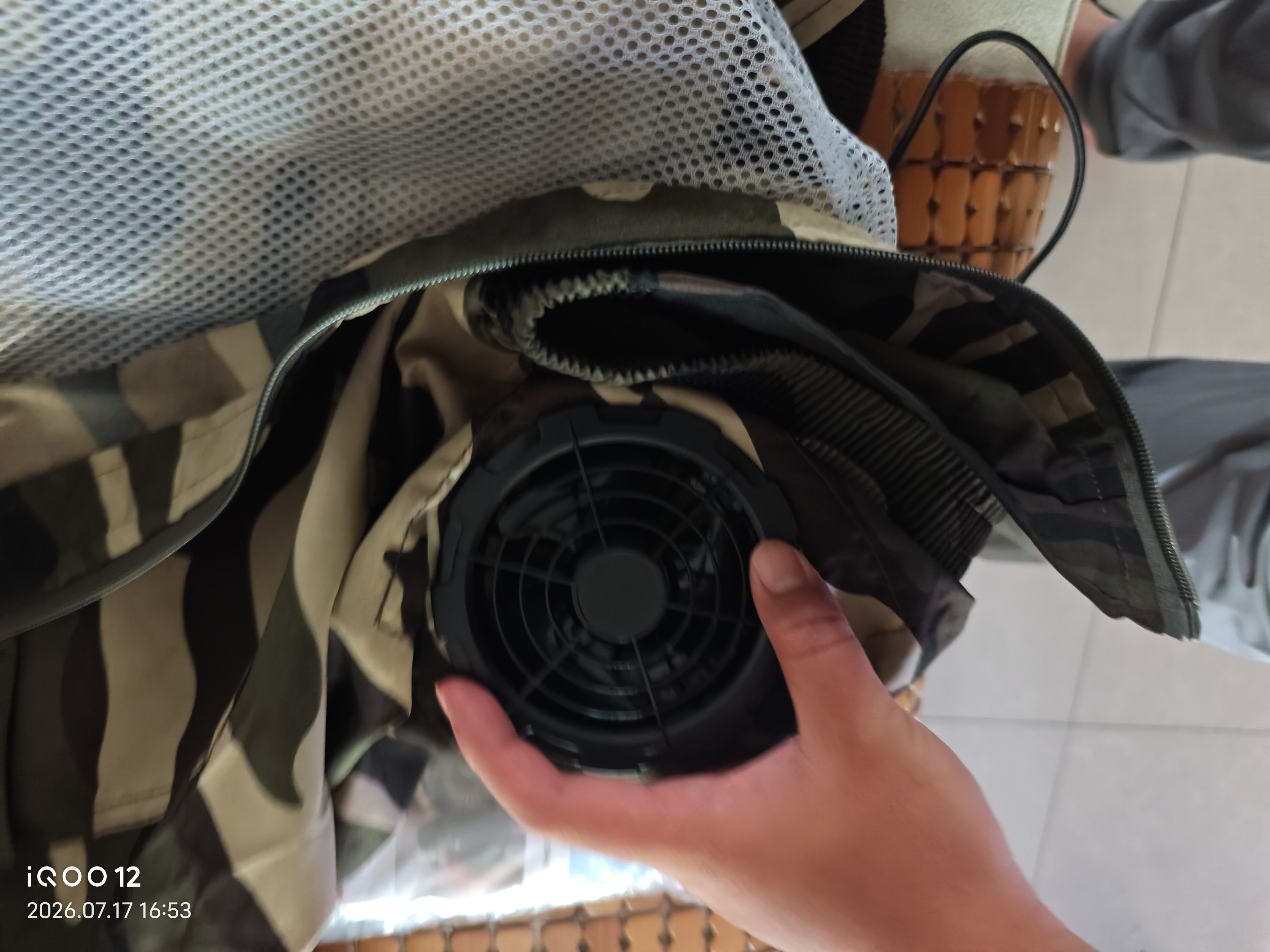 维曼芬夏季降温空调服带风扇的衣服户外防暑充电制冷劳保工人工地工作服 2风扇迷彩1件带3C认证电池1个9900万36V配件1套 XL 推荐125-145斤 实拍图