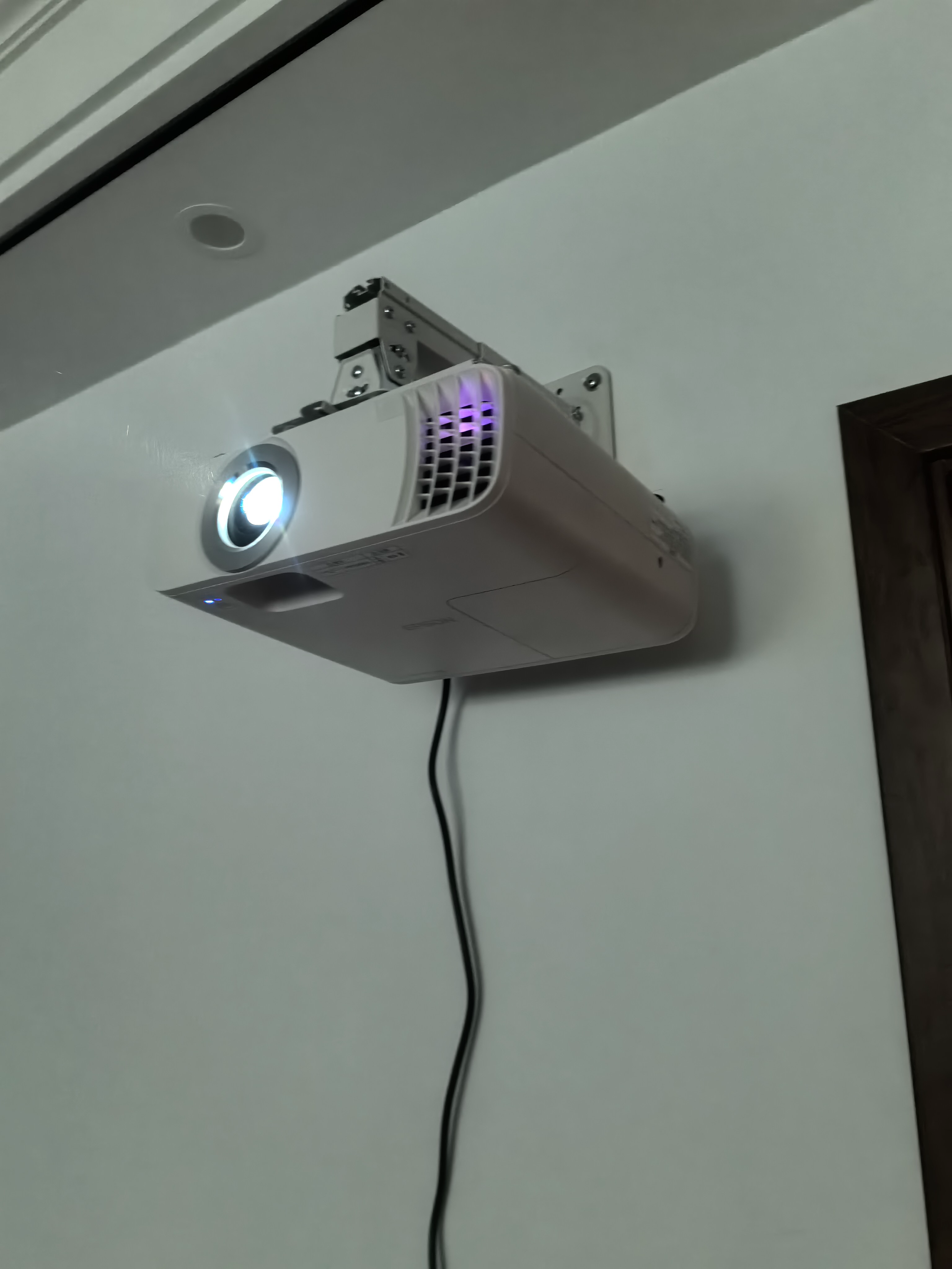 爱普生（EPSON）CH-TW5750【5700升级款】3LCD家庭影院智能投影仪（2700lm高亮度  原生1080P） 实拍图