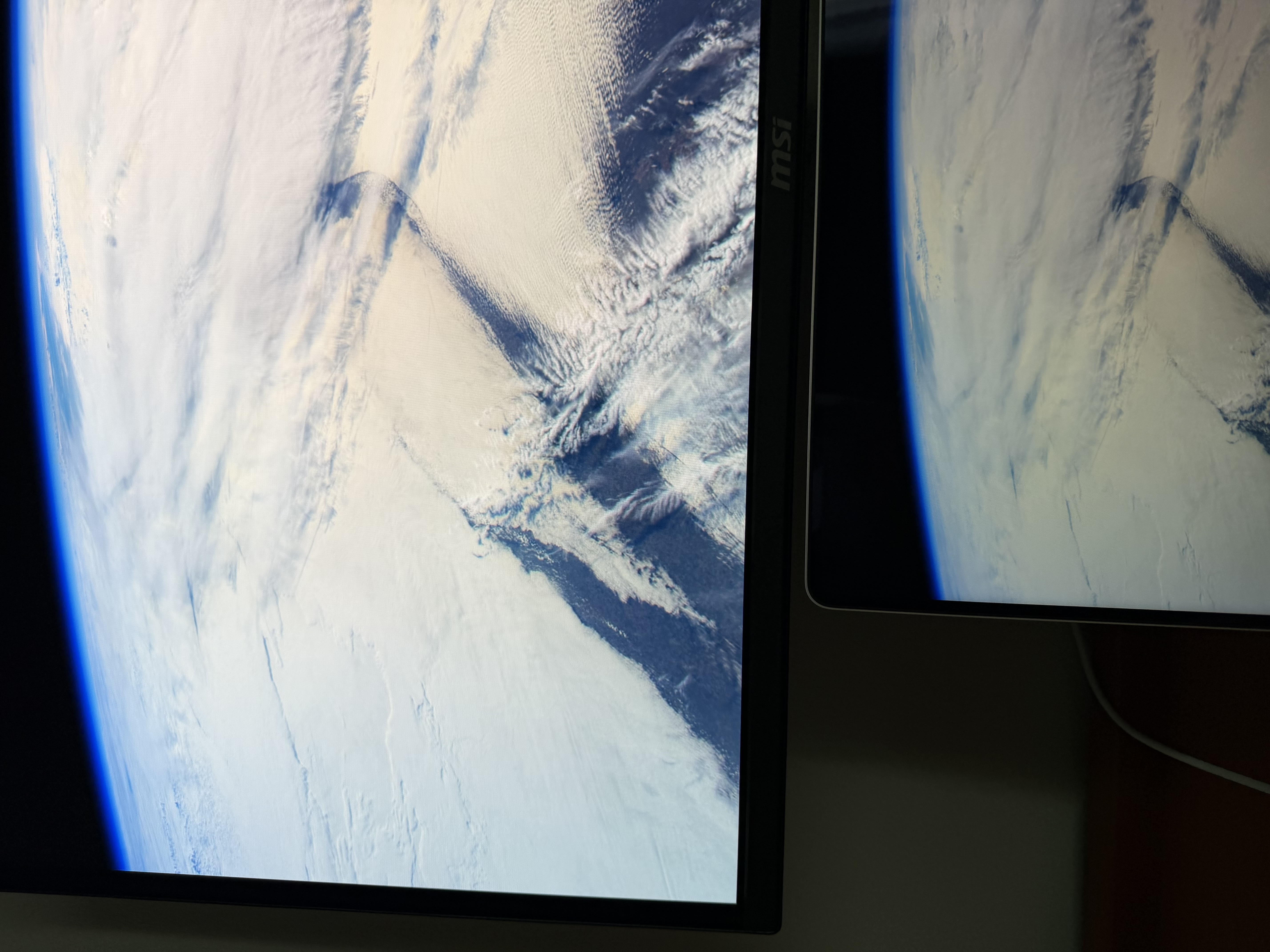微星（MSI）流光E16 MAG 272UP QD-OLED E16 27英寸4K165Hz 三星面板QD-OLED电脑显示器HDR400游戏电竞显示屏 实拍图