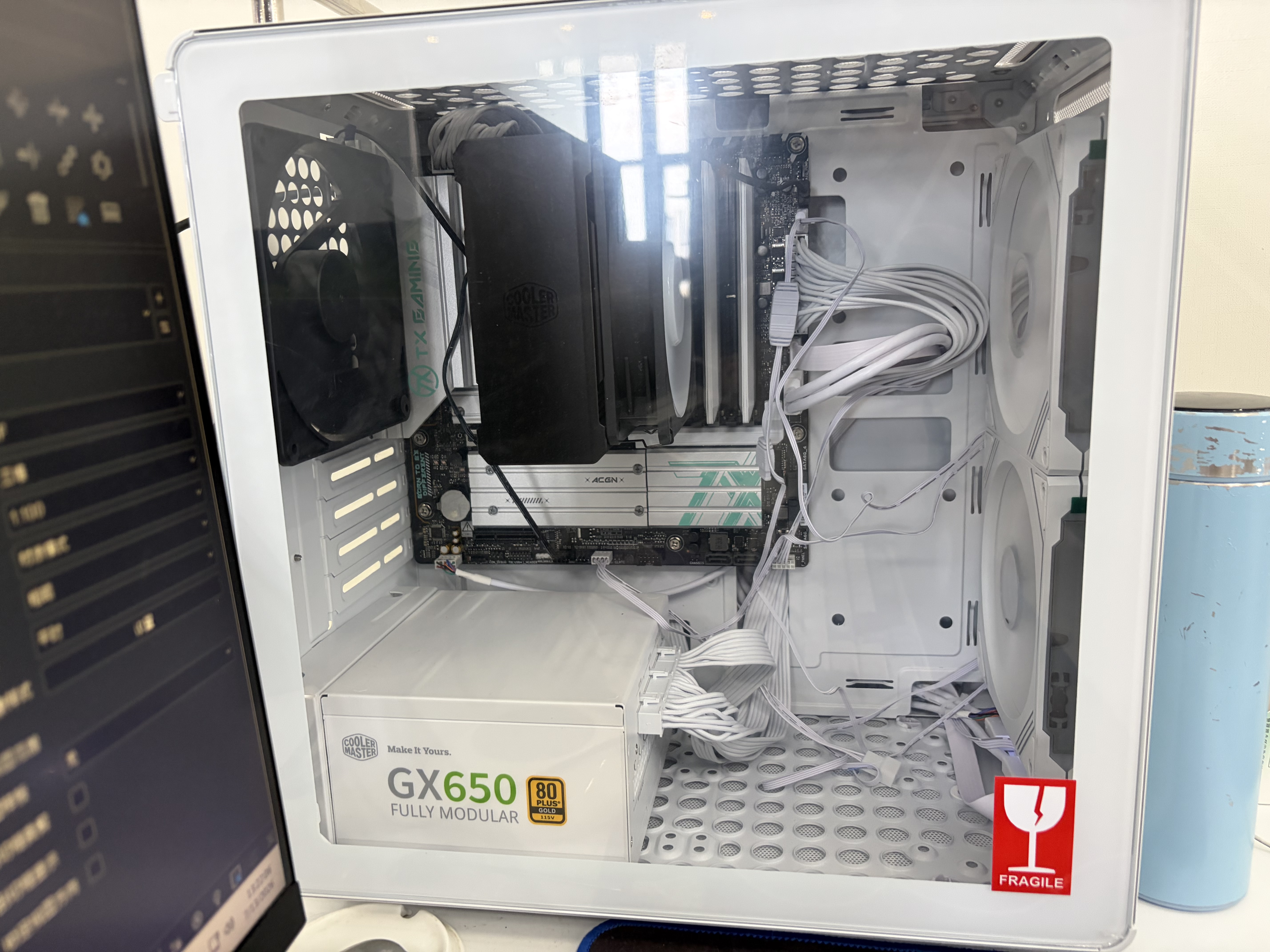 酷冷至尊（CoolerMaster）Qube酷方340 白色 MATX电脑机箱/双向自由放置/钢玻侧板/洞洞板创意机箱/预装风扇/240水冷位 实拍图