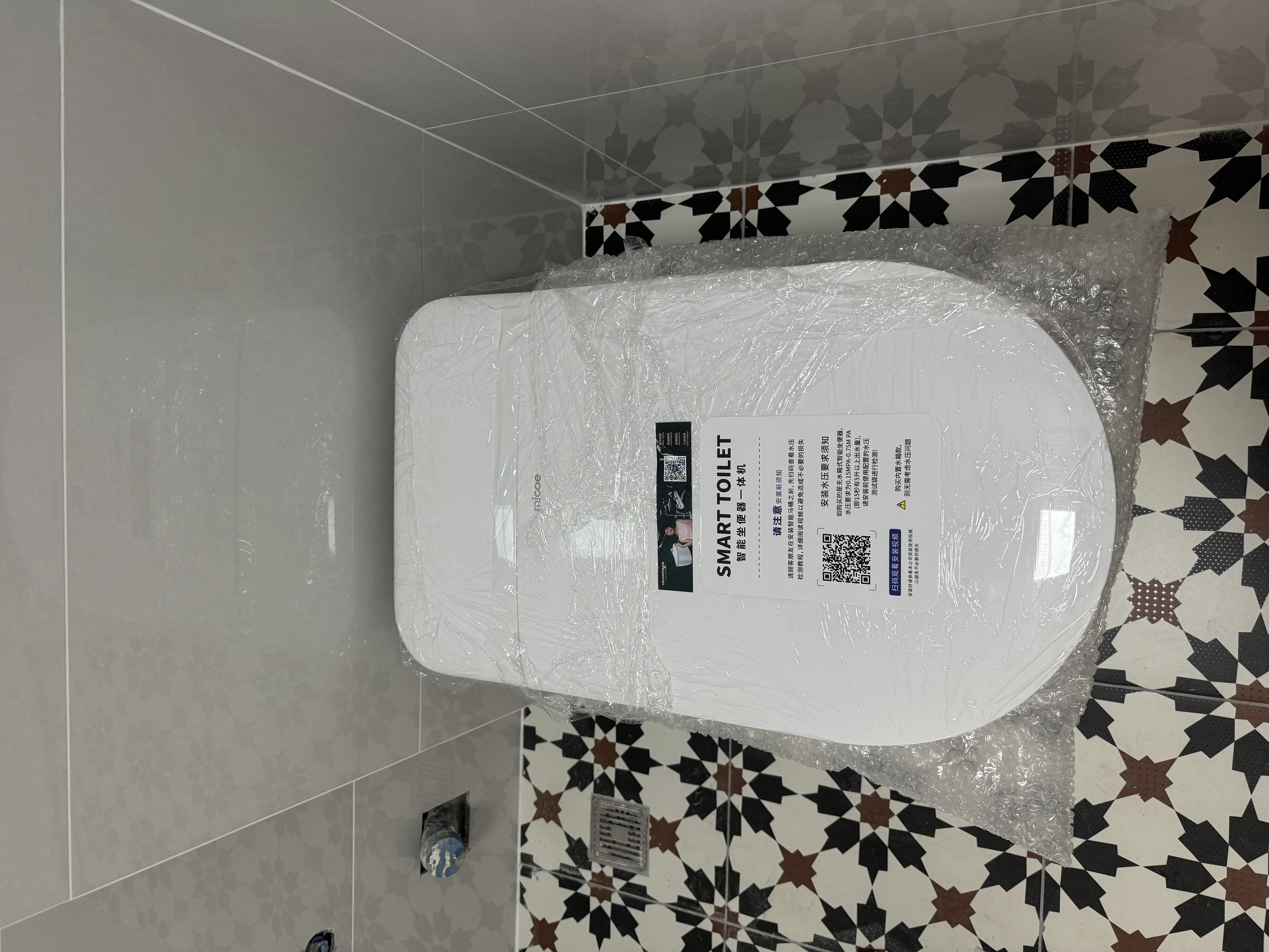 四季沐歌马桶虹吸式抽水普通马桶带水箱侧按脚踢冲水免插电座便器ZD111 实拍图