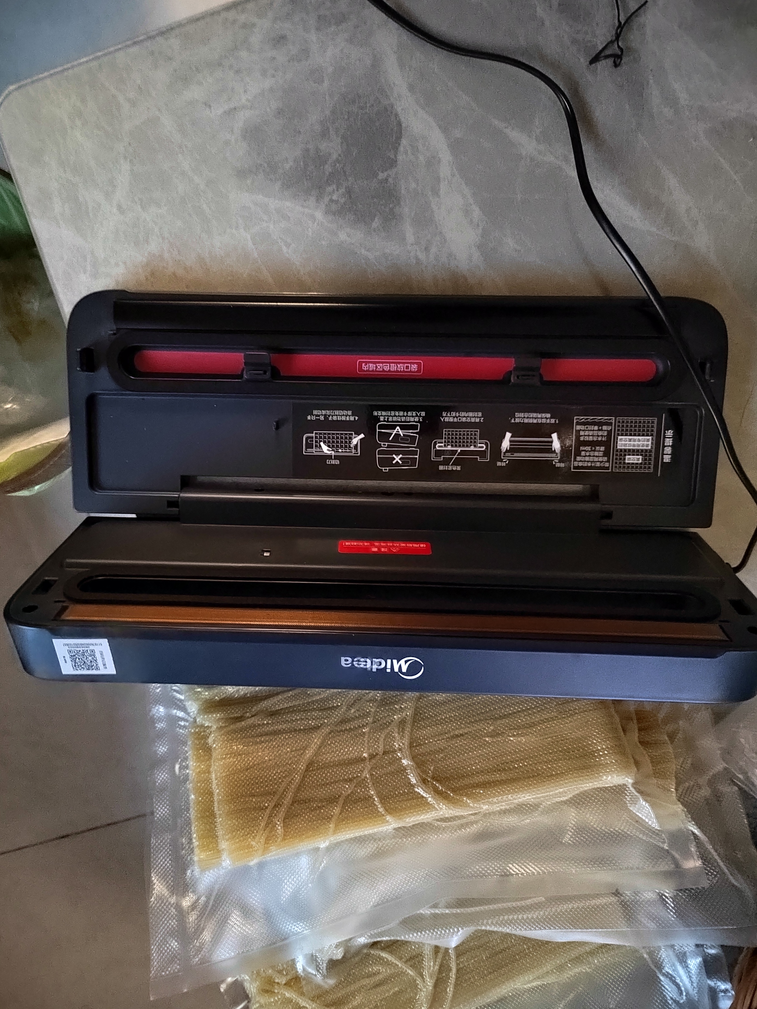 美的（Midea）真空封口机 超宽7mm封口 家用全自动抽真空封口一体机打包机包装机塑封机干湿两用大吸力MJ-KF61 实拍图