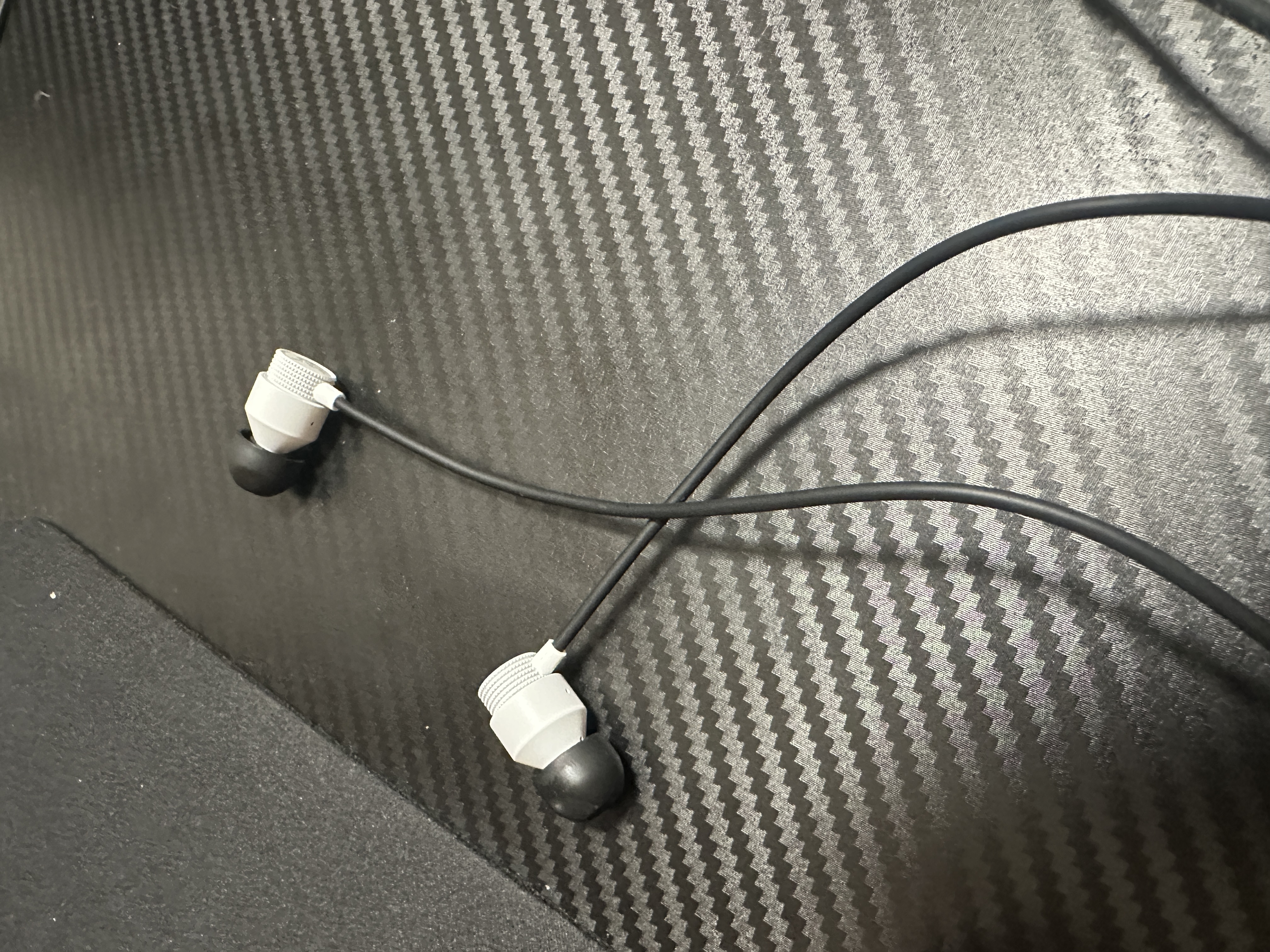 雷蛇（Razer）战锤狂鲨V3有线入耳式耳机 7.1环绕声 吃鸡神器 三角洲官方指定 Type C 白色（赠THX软件 可调EQ） 实拍图