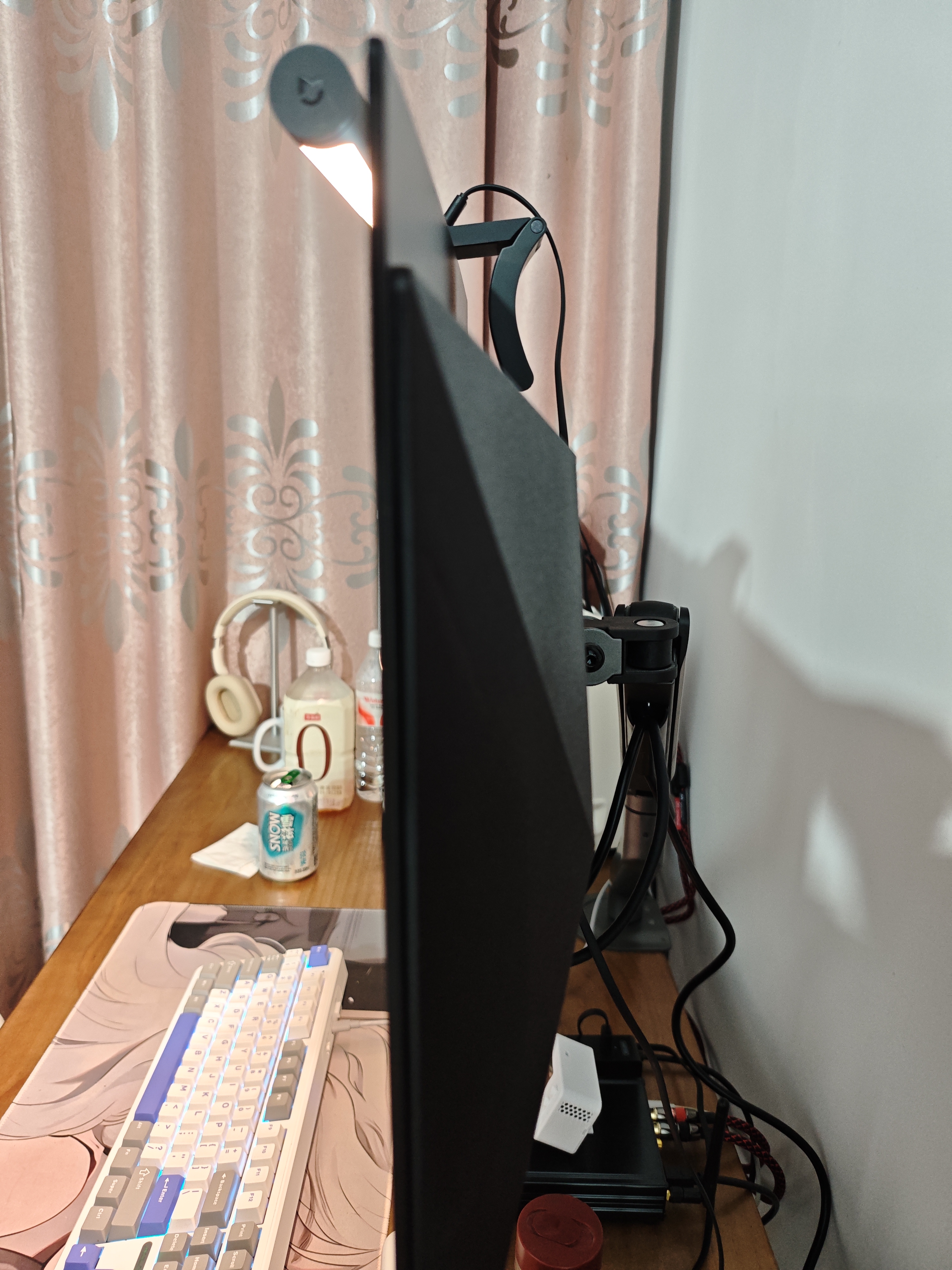 AOC 27英寸4K165Hz Gen.3五层堆叠QD-OLED 第五代BlackAGLR涂层 抗反射抗眩光更黑 电竞显示器U27G4D 实拍图