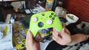 XBOX微软Xbox Series S/X无线Xbox手柄 XSS XSX 蓝牙游戏手柄 PC电脑 Xbox手柄 电光黄【送线/摆架】 实拍图