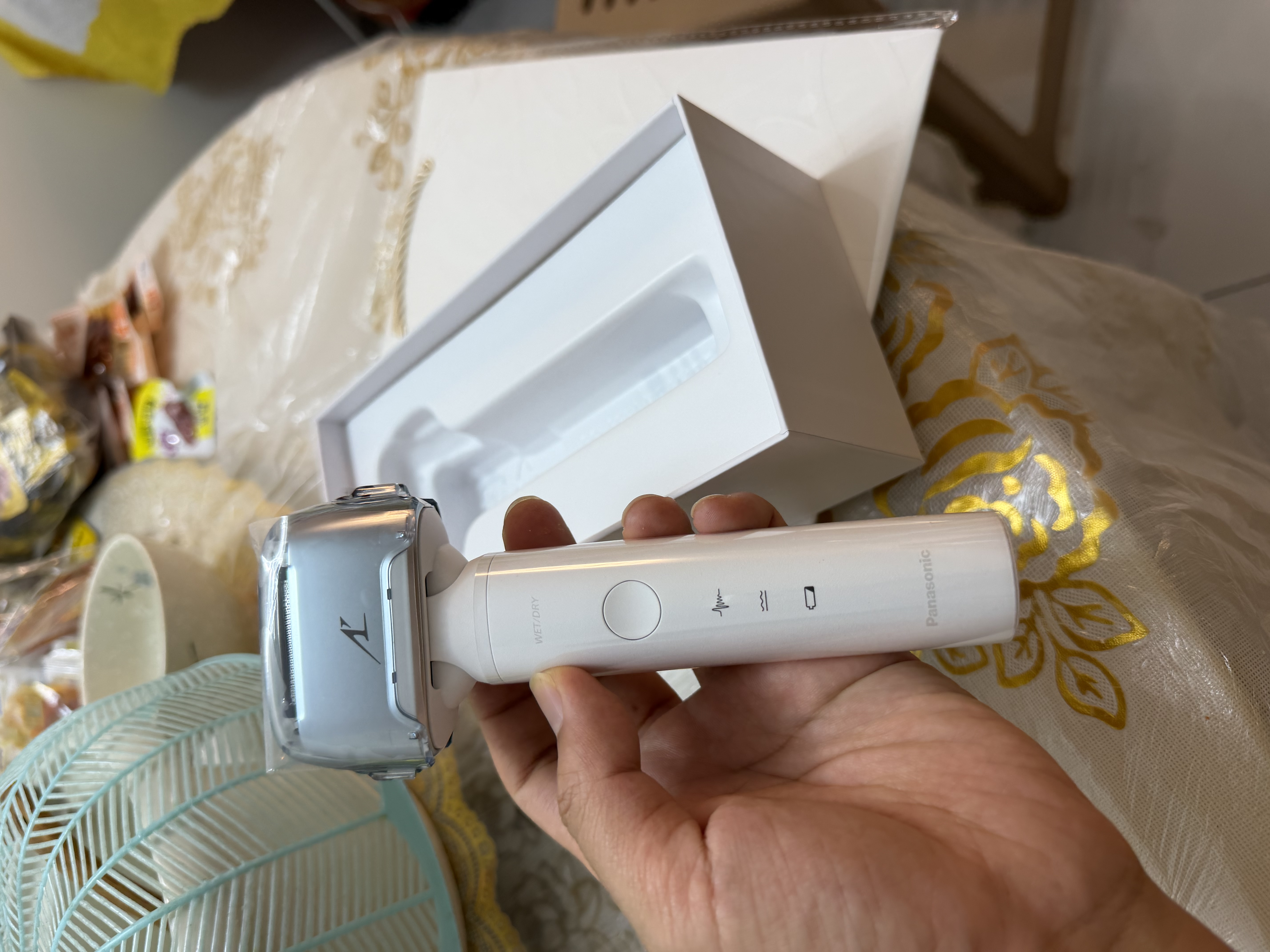松下（Panasonic）全新小锤子4.0电动剃须刀往复式顺滑双滚轮亲肤便携款刮胡刀Type-c送男士生日礼物LM37白2026新款 实拍图