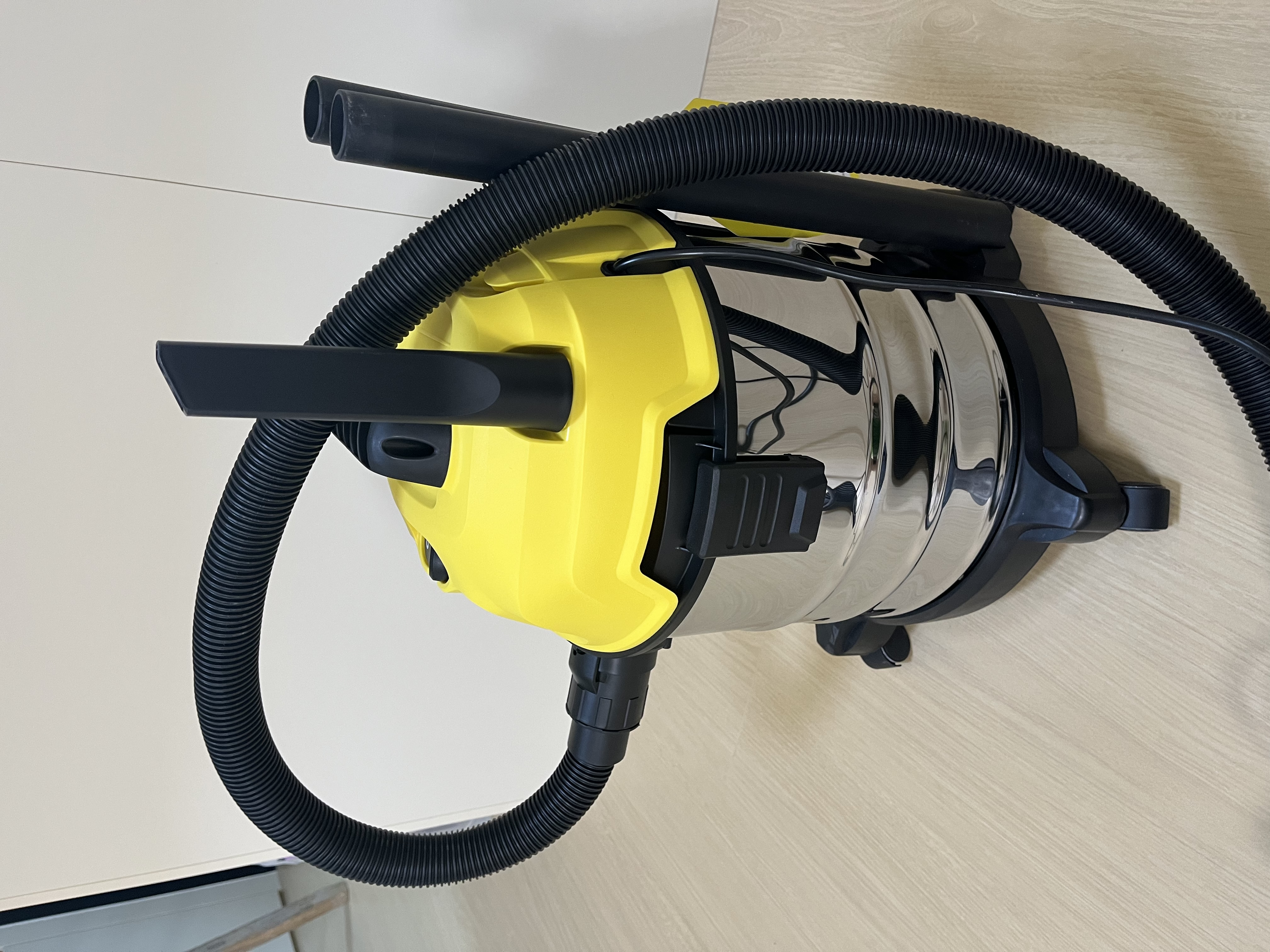KARCHER桶式吸尘器18L干湿吹三用商用家用工业开荒装修保洁地毯大容量大吸力大功率WD1s WD1S标准版 实拍图
