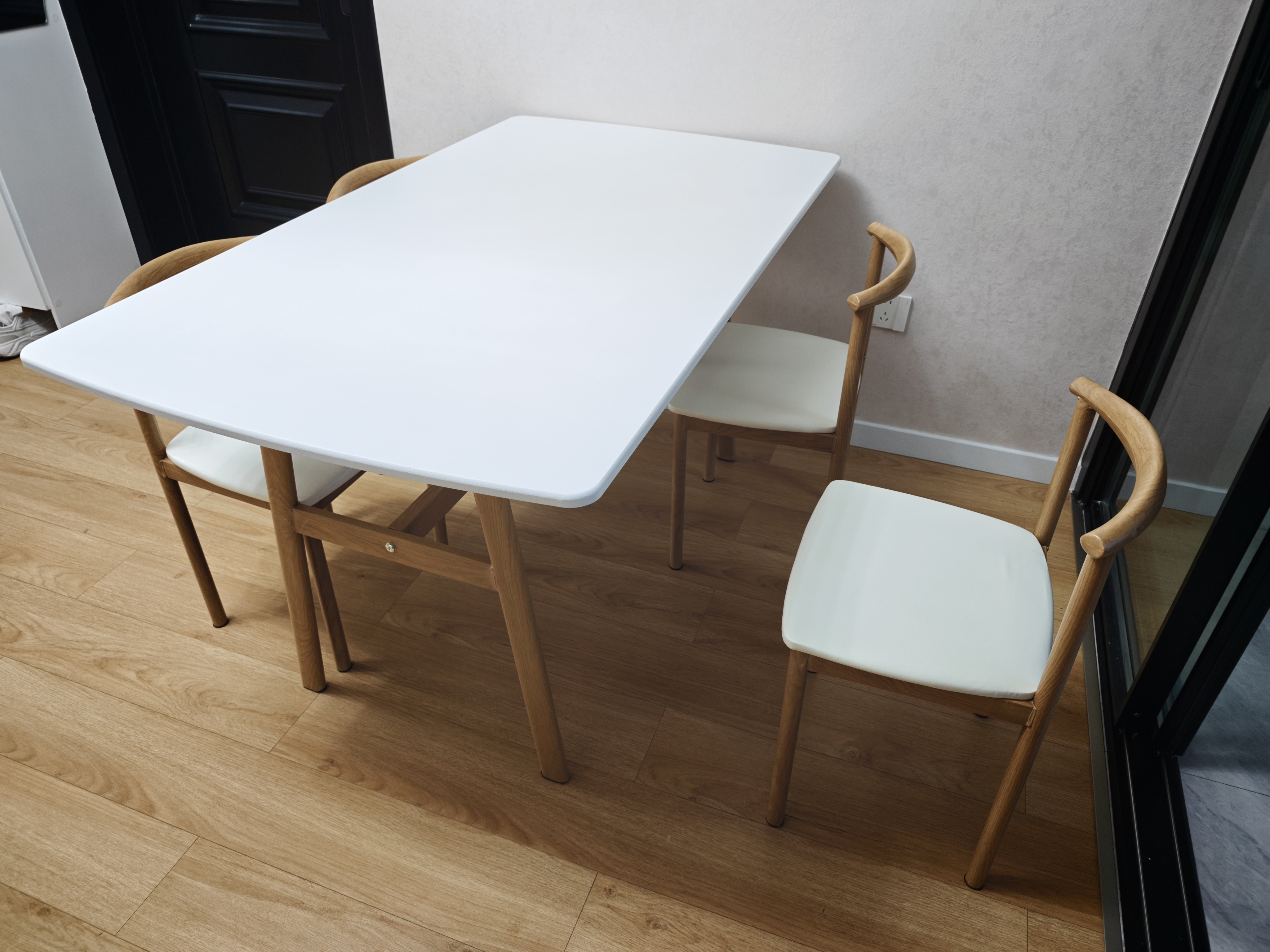 全品屋餐桌椅组合家用饭桌子小户型简约公寓快餐出租商用长方形电脑桌 暖白色 140cm 【宽80CM】一桌四椅 实拍图