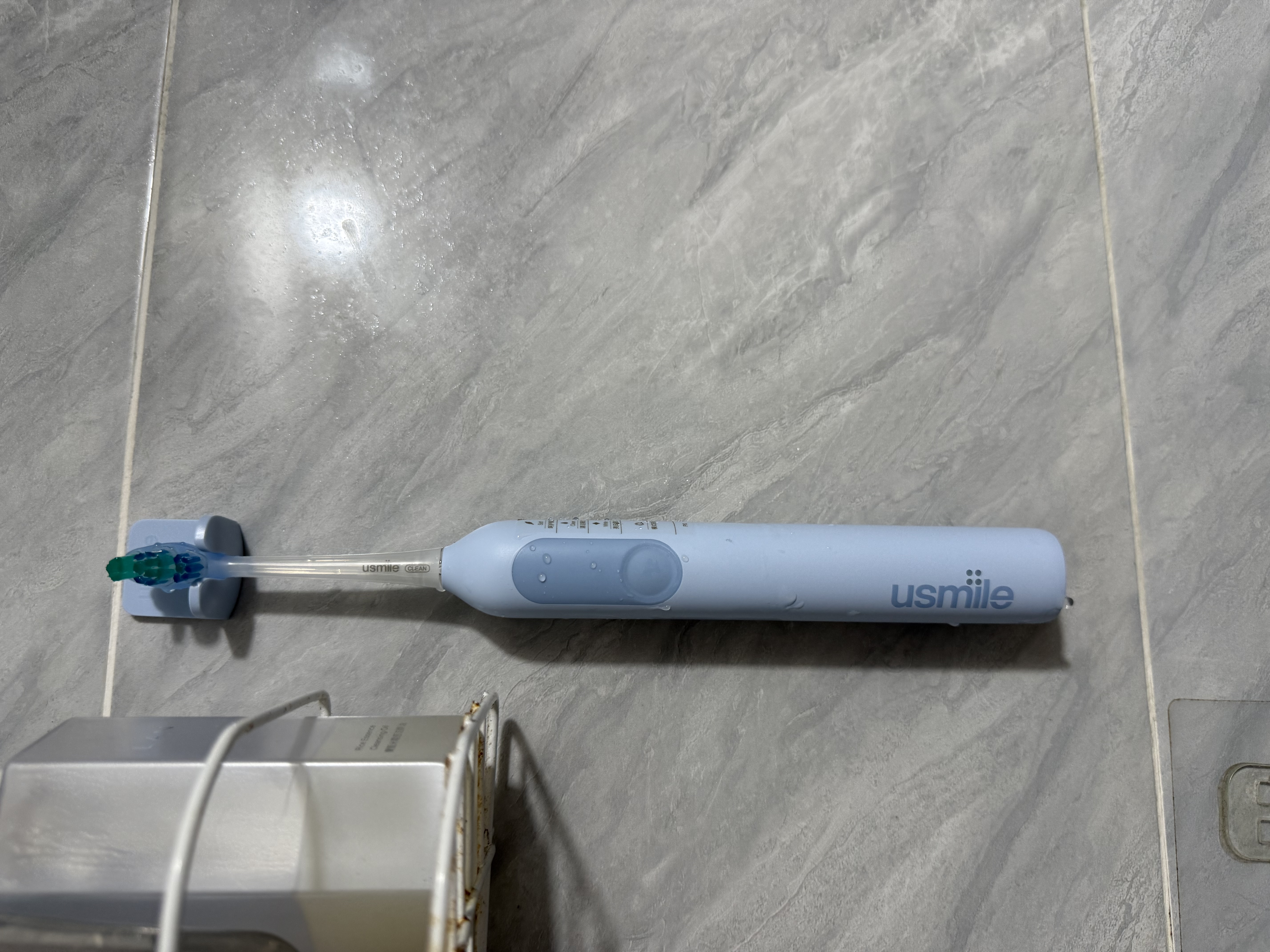 usmile笑容加电动牙刷 送男友/女友 全新缓震清洁刷头 365天全年续航 P10鸢尾蓝 共4支刷头 生日礼物 实拍图