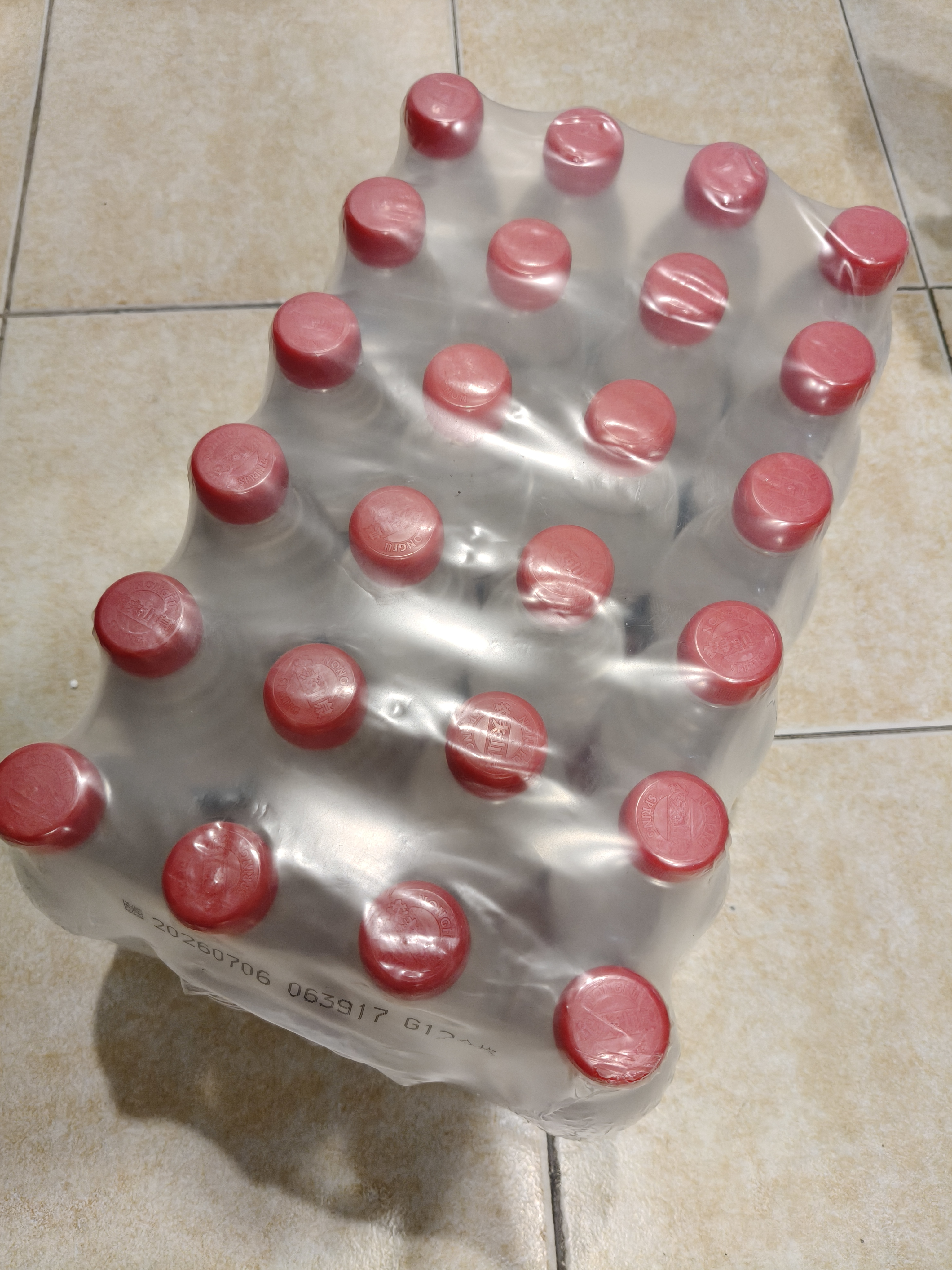 农夫山泉 饮用水 饮用天然水550ml*24瓶 整箱装 塑膜 随机发货 实拍图