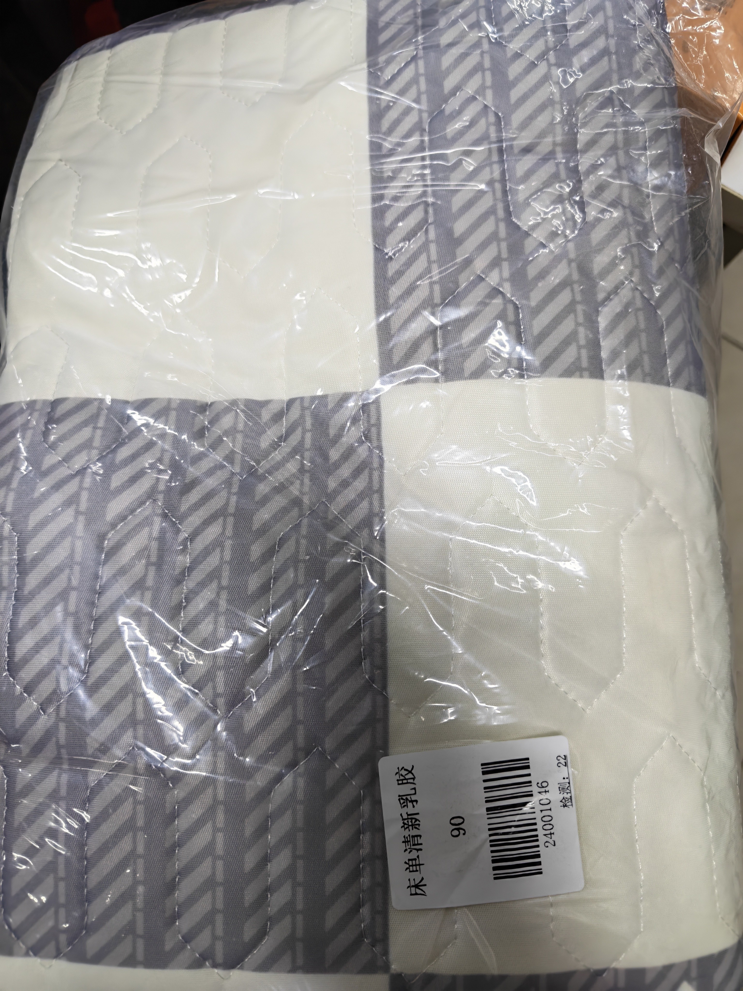 红豆夏季冰丝床单单件学生宿舍单人90x190床乳胶凉席凉感床盖夏天床垫 灰色棋盘格【凉而不冰 透气】 平铺款- 90cm*190cm 【A类乳胶席】 实拍图