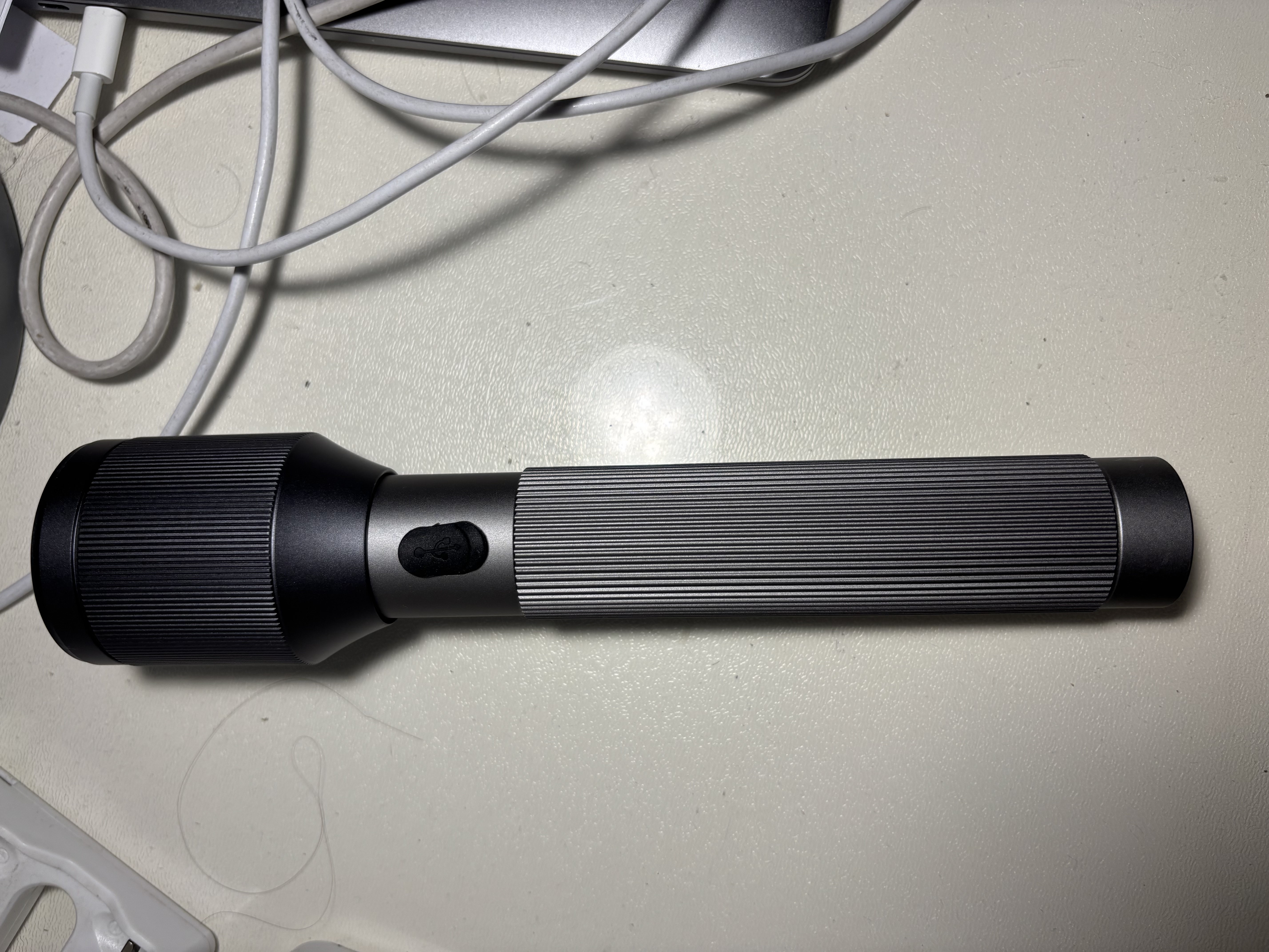 飞利浦（PHILIPS）手电筒强光手电超亮超长续穿天家用便携充电巡逻军户外照明应急灯 实拍图