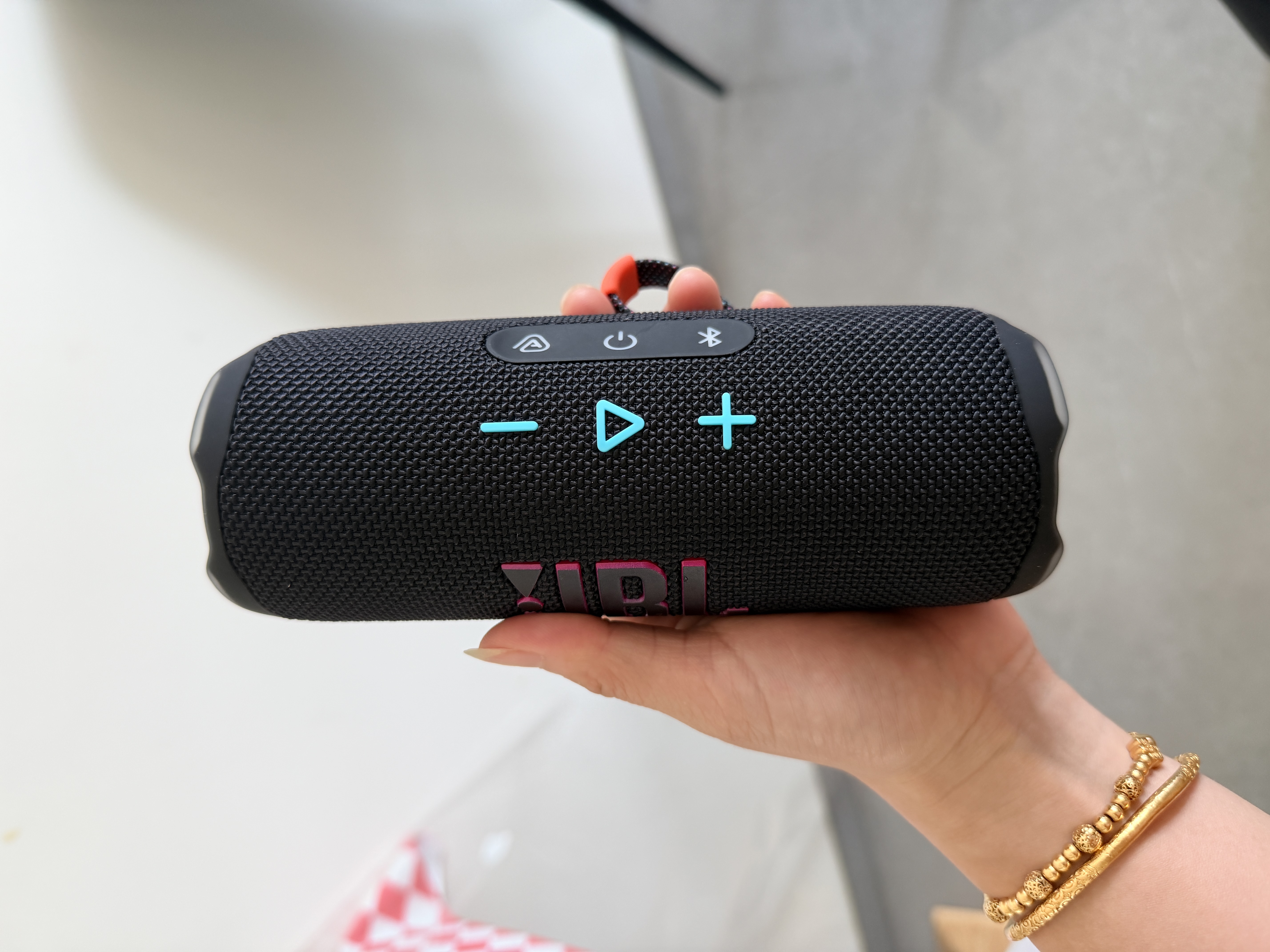 JBL FLIP7 音乐万花筒七代 蓝牙音箱 户外音响 AI音效增强 赛道扬声器 大学生毕业礼物 黑拼橙 实拍图