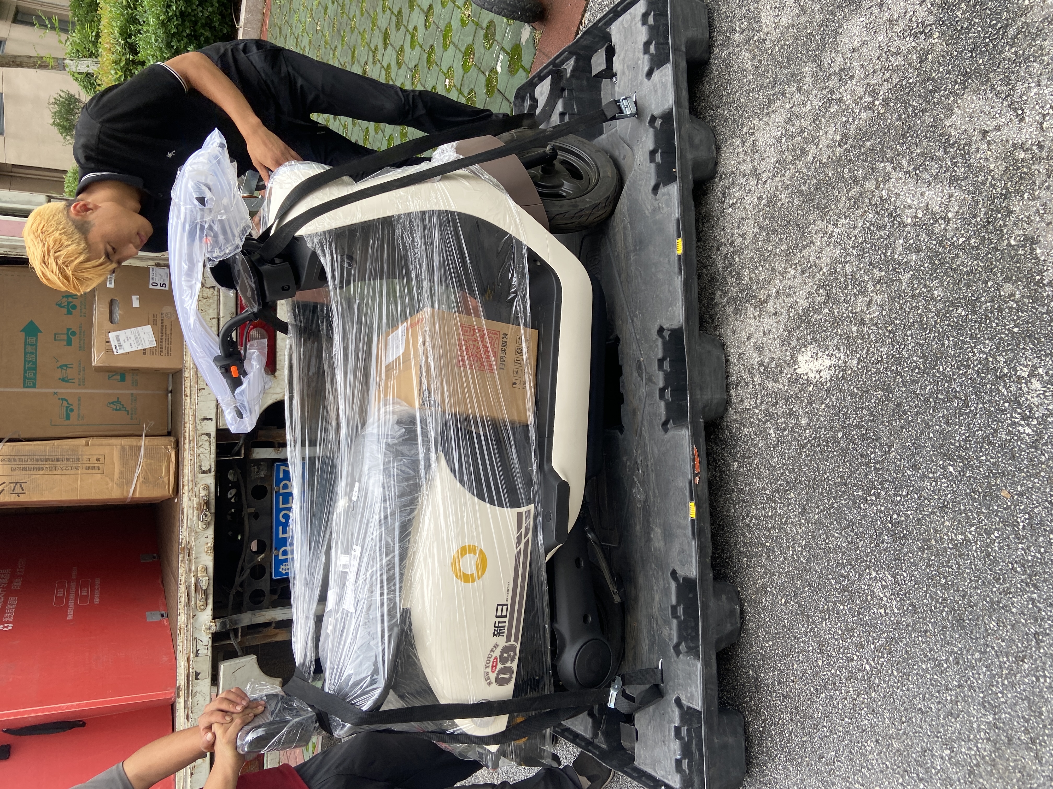 新日（Sunra）电动摩托车 丽曼电动车60v5块铅酸电池76km长续航大踏板电动车通勤代步棕 实拍图