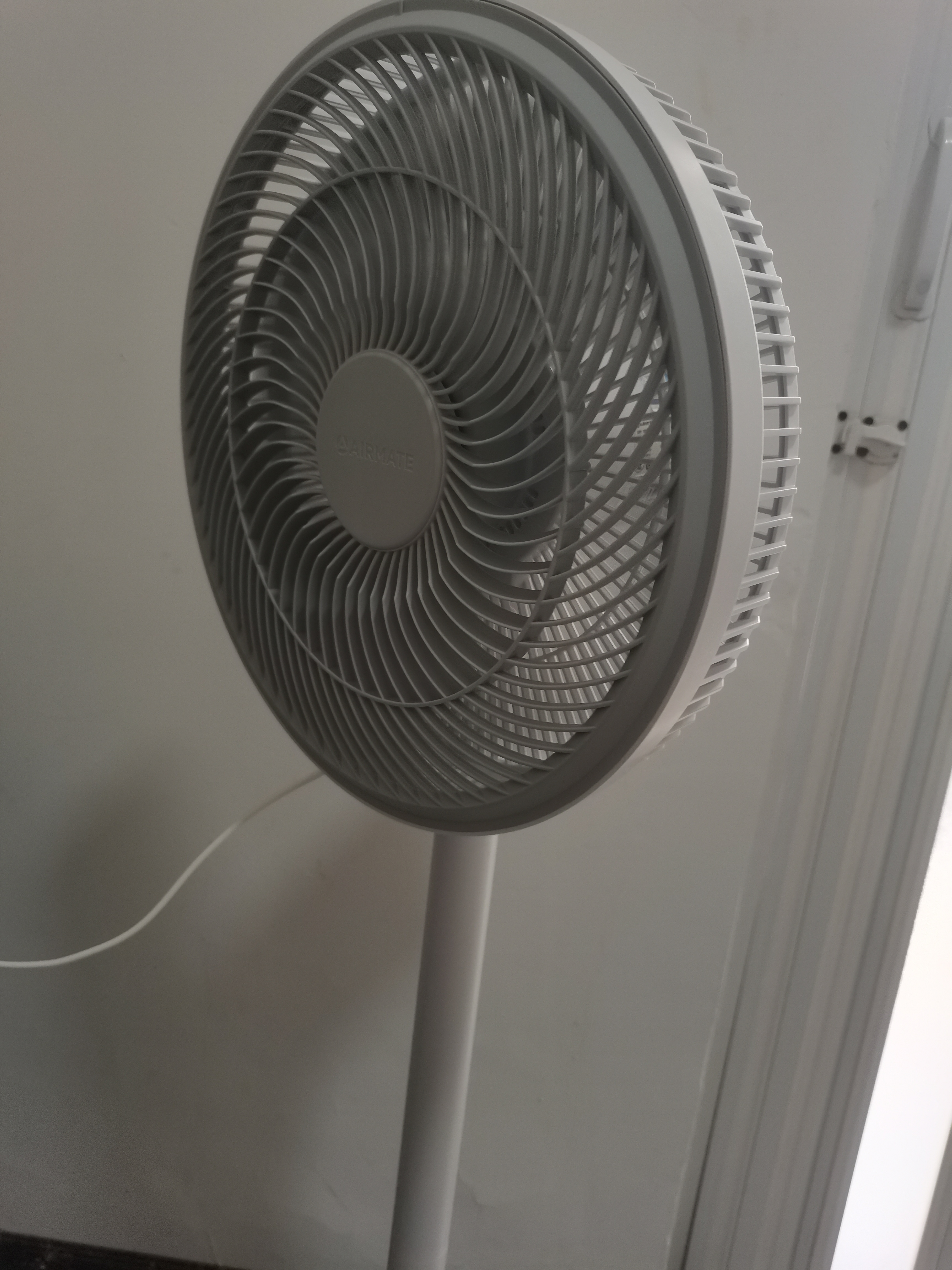 艾美特（AIRMATE）【超级单品】七叶家用大风力落地扇电风扇台式桌面空气循环小风扇大角度摇头节能台立两用电扇 X97 实拍图