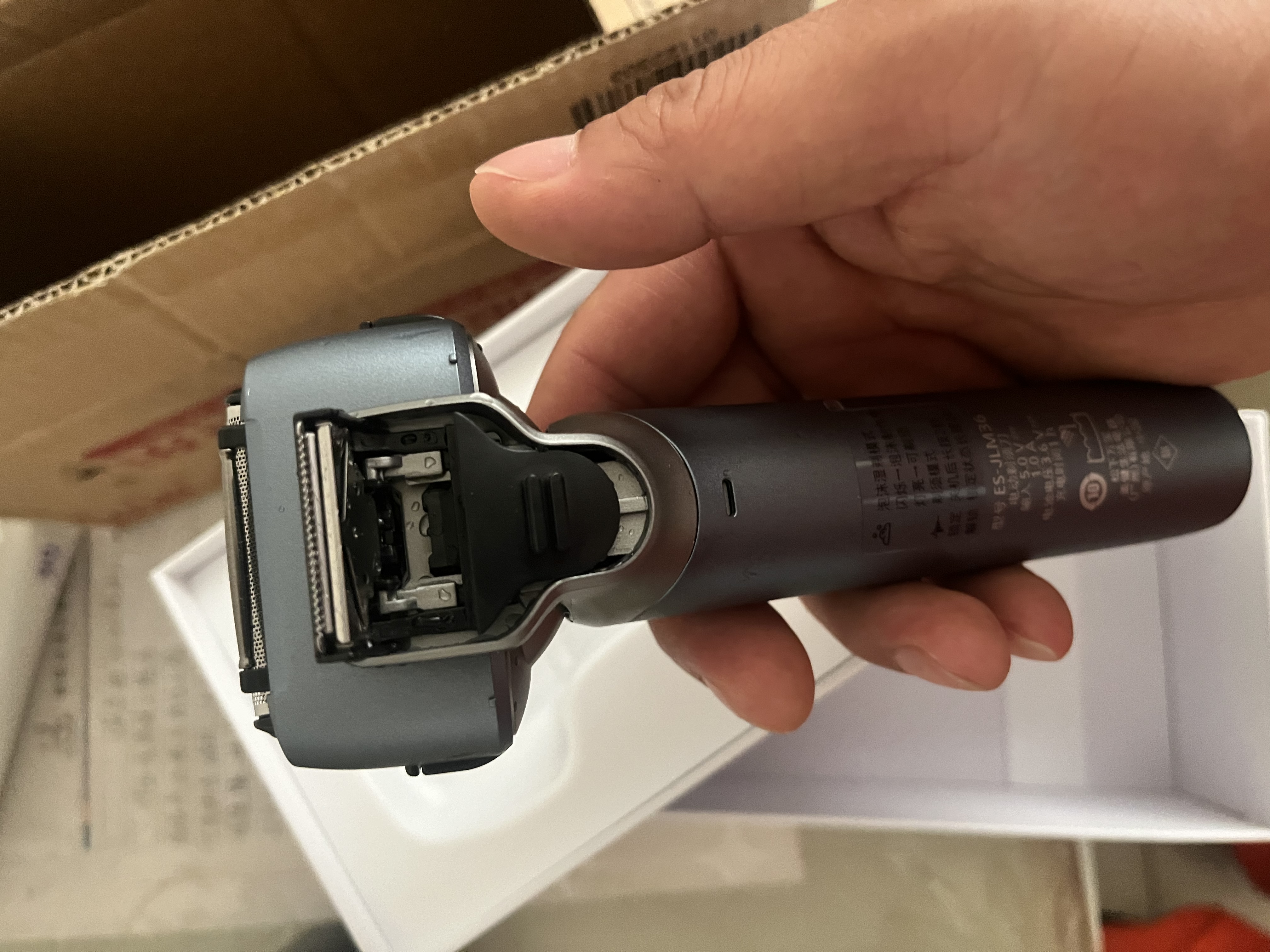 松下（Panasonic）【焕新补贴】小锤子3.0电动剃须刀往复式顺滑双滚轮亲肤智能旅行刮胡须刀便携款送男友生日LM36 抗菌升级丨雾蓝色常规款 实拍图
