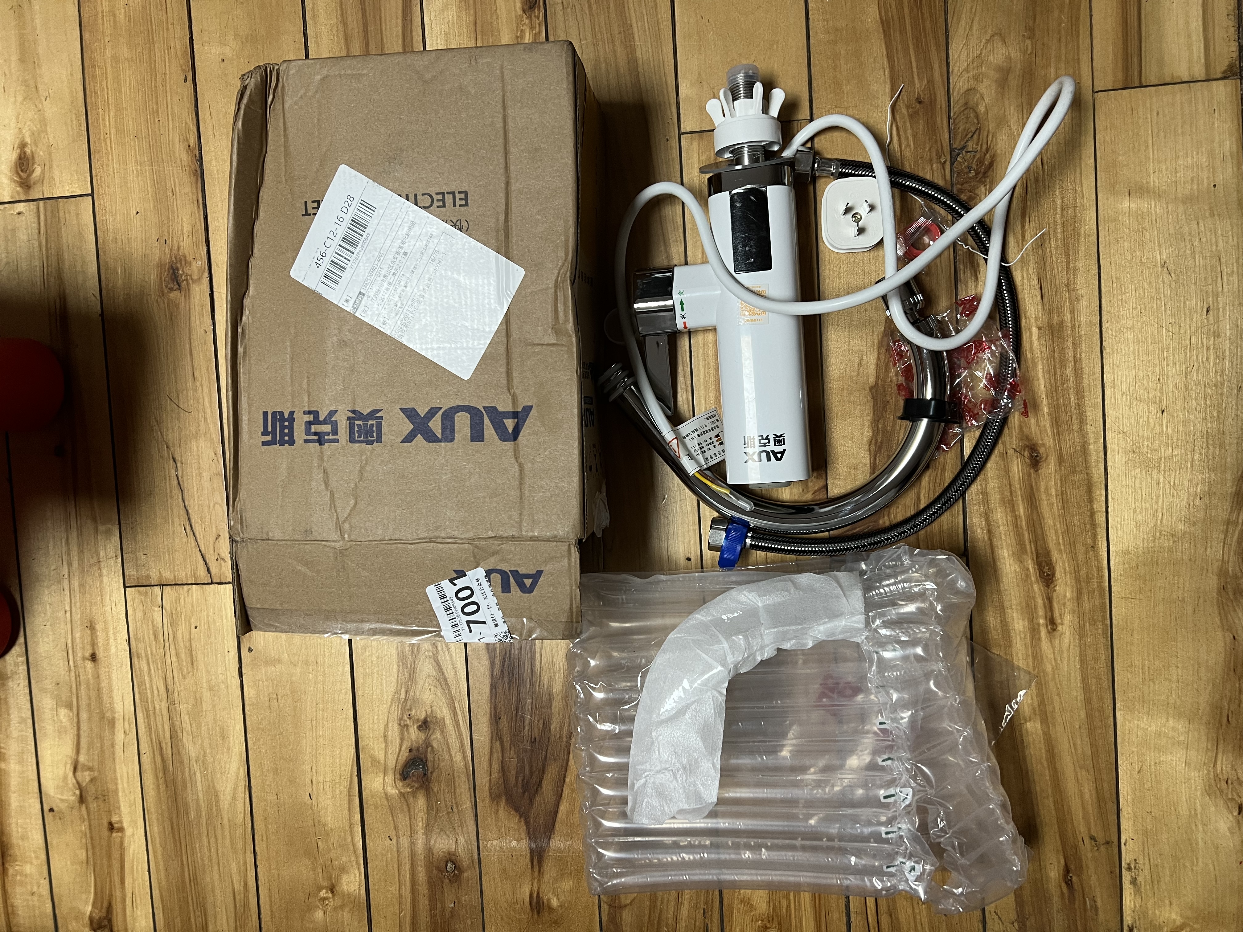 奥克斯电热水龙头不锈钢机身快速热即热水恒温厨房下进水 大屏数显+雪山白 实拍图