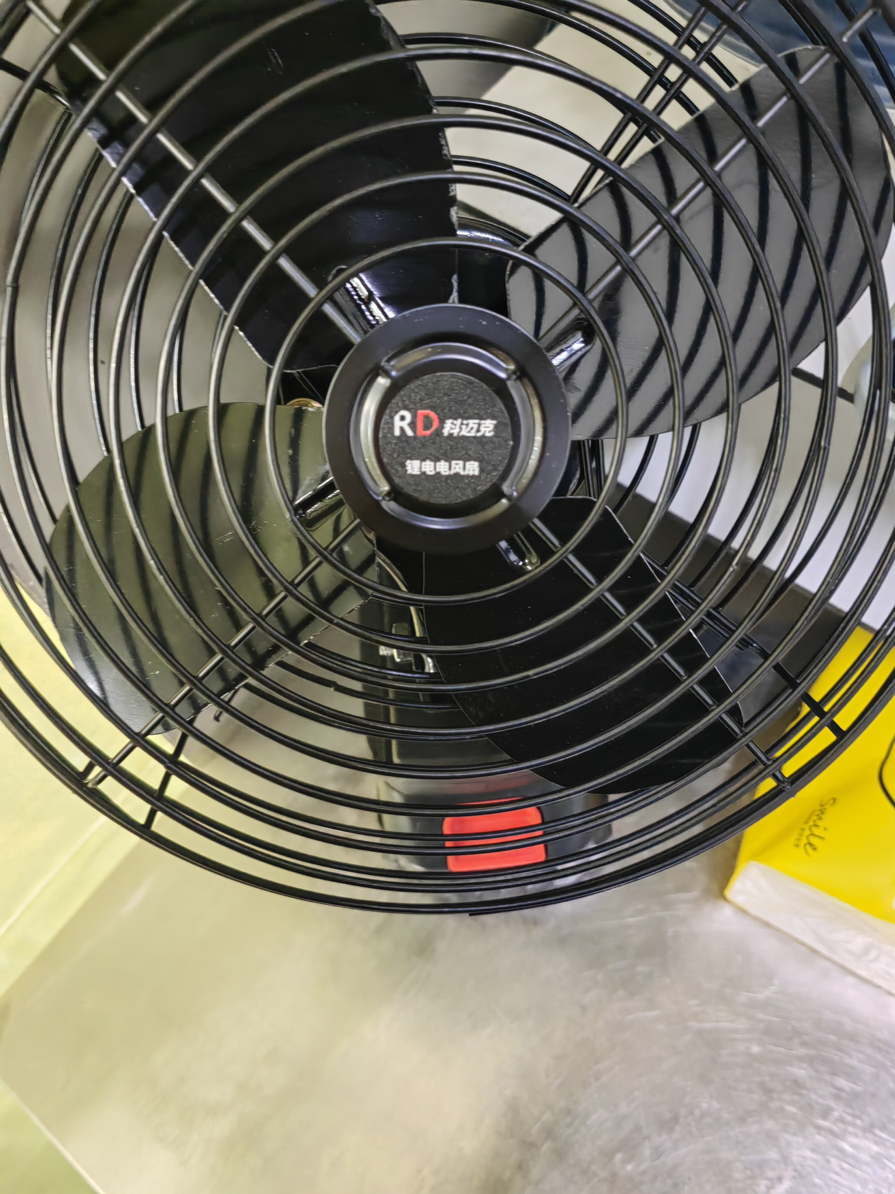 科迈克户外露营锂电池风扇便携式宿舍usb手机充电无线摆摊桌面静音风扇 8寸金属强风10节双电高续航款 实拍图