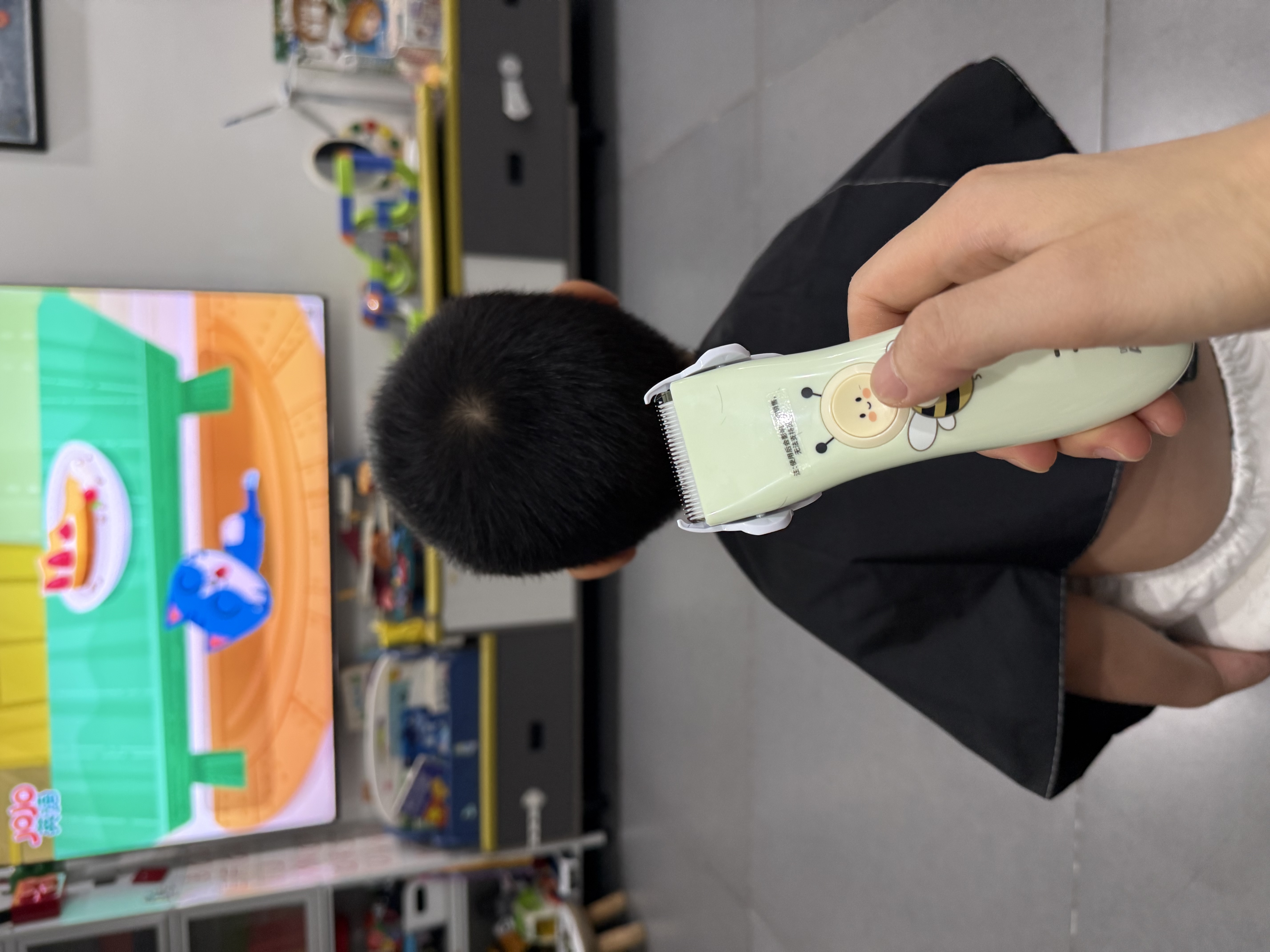 奥克斯（AUX）婴儿理发器家用轻音电动推剪宝宝儿童电动理发推子剃发神器全身水洗 【标配+双剪】毕业礼物 实拍图