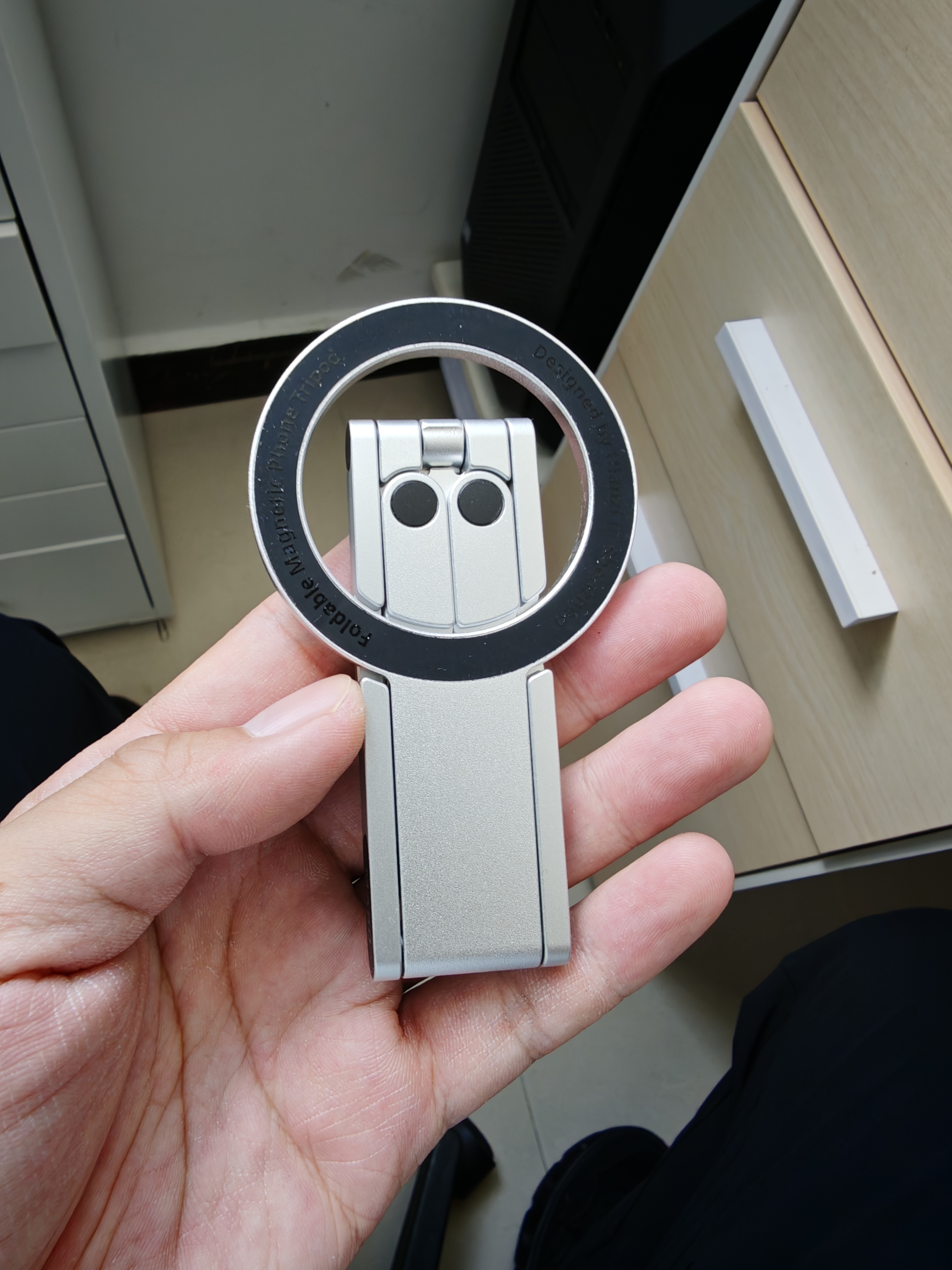 ulanzi优篮子双面磁吸手机支架桌面三脚架 迷你便携苹果手机自拍杆旅行拍照摄影直播通用配件 MA60 银 实拍图