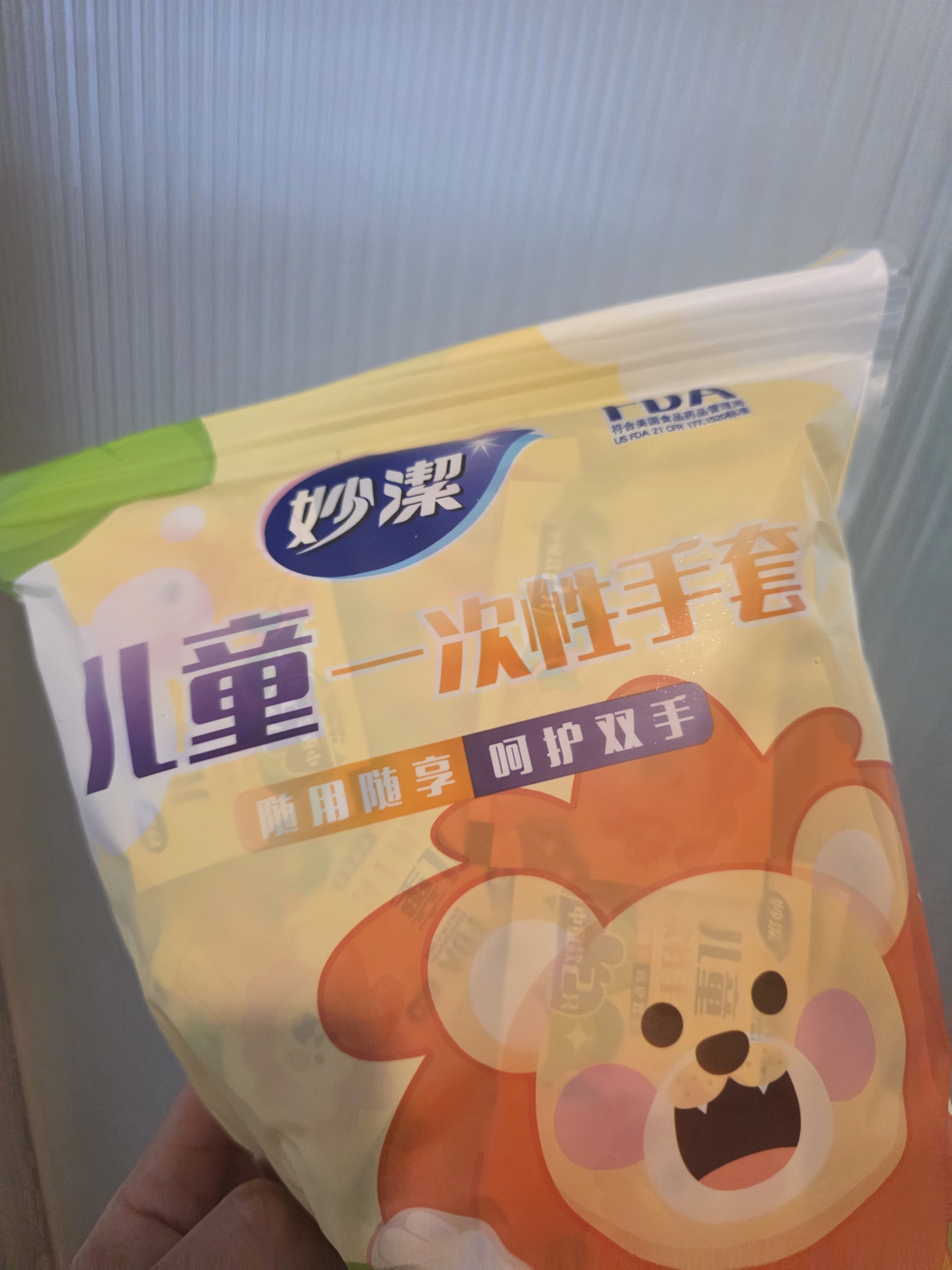 妙洁儿童一次性PE手套200只7-14岁食品级手工餐饮画画DIY户外独立包装 实拍图